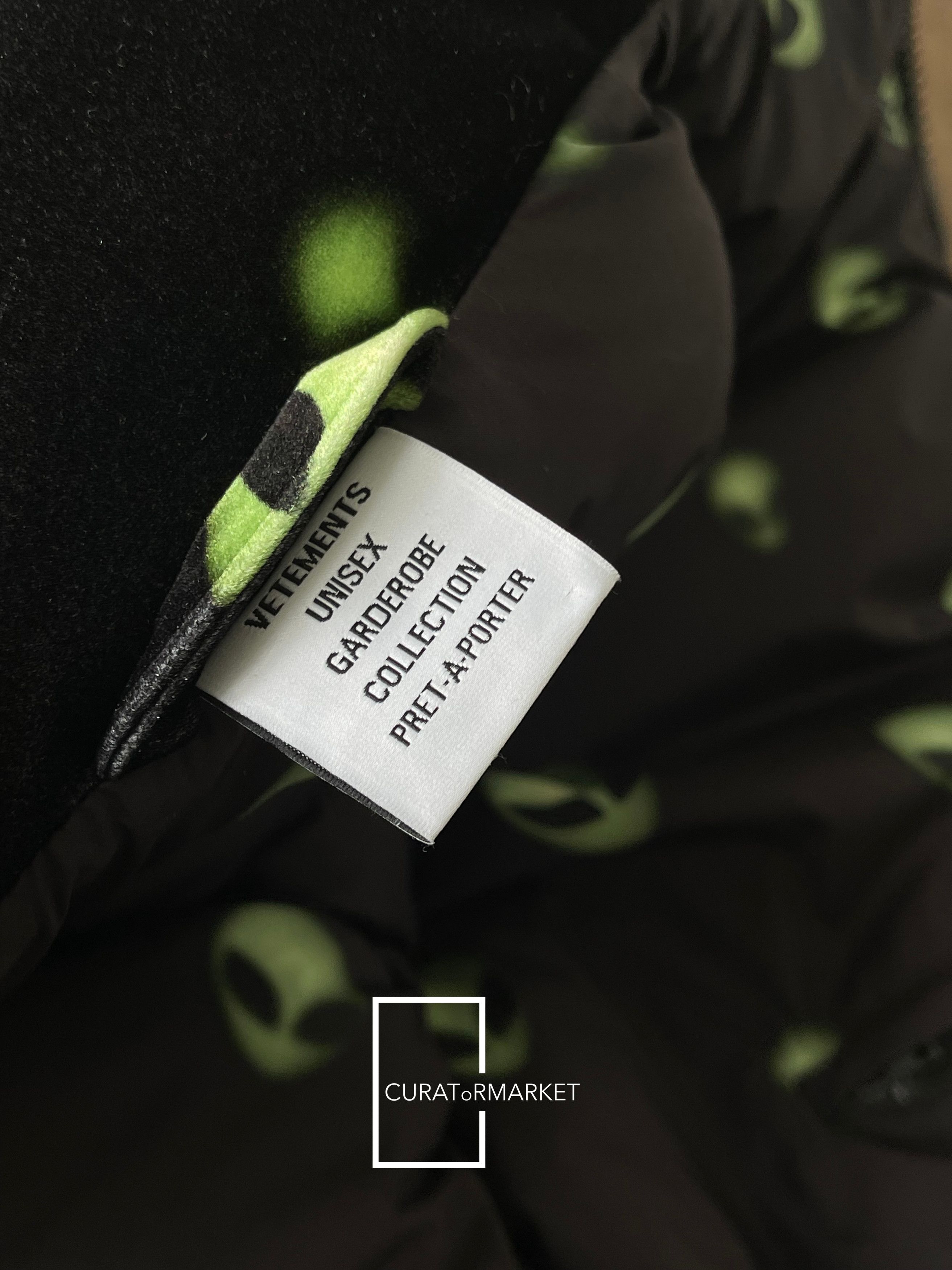 Vetements RARE Space Alien Head Velvet Down Padded Puffer Jacket FW22 Size US L / EU 52-54 / 3 - 12 Thumbnail