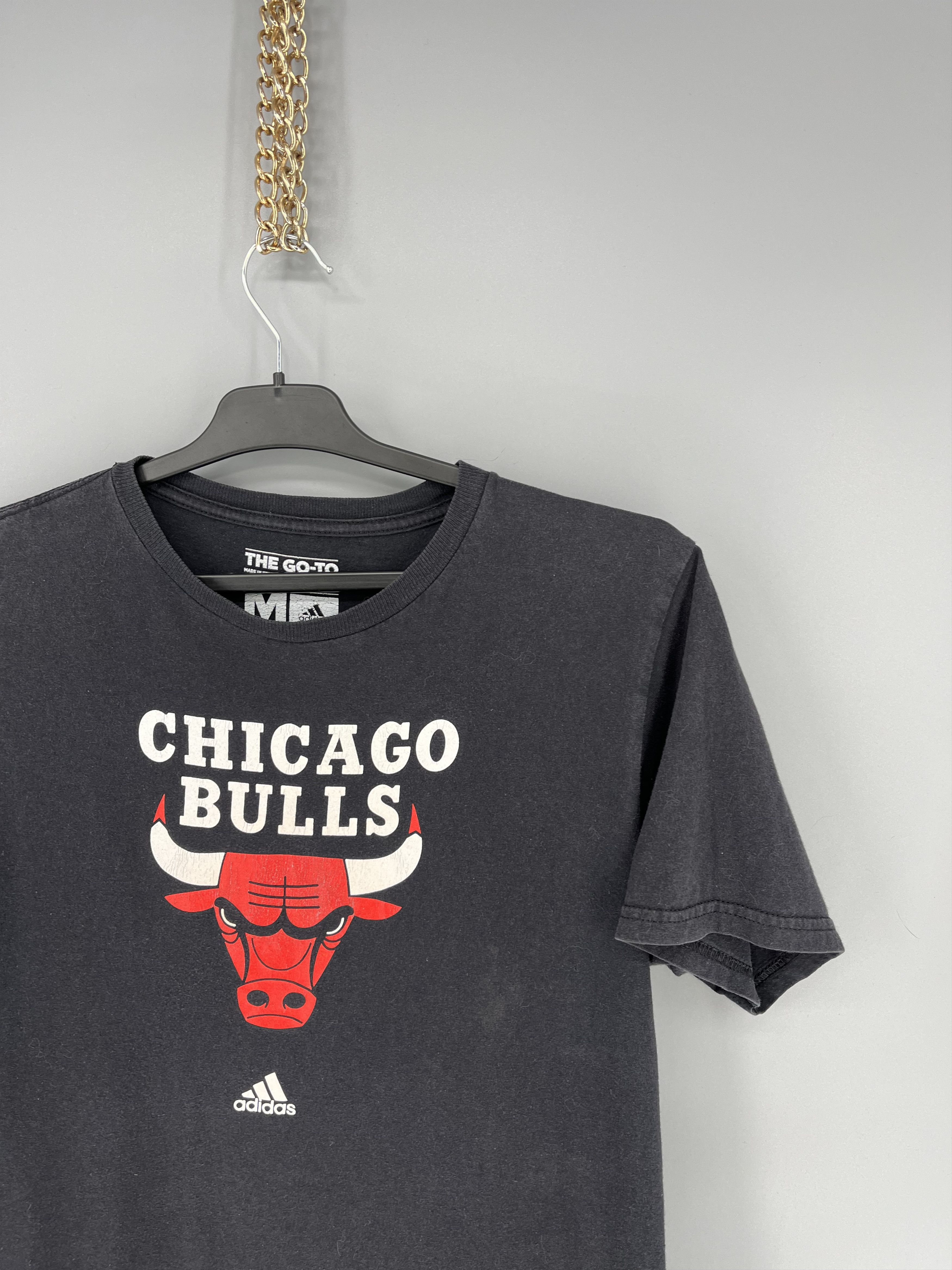 Adidas Adidas The Go To Tee Chicago Bulls T-Shirt Mens Medium Black Size US M / EU 48-50 / 2 - 5 Thumbnail