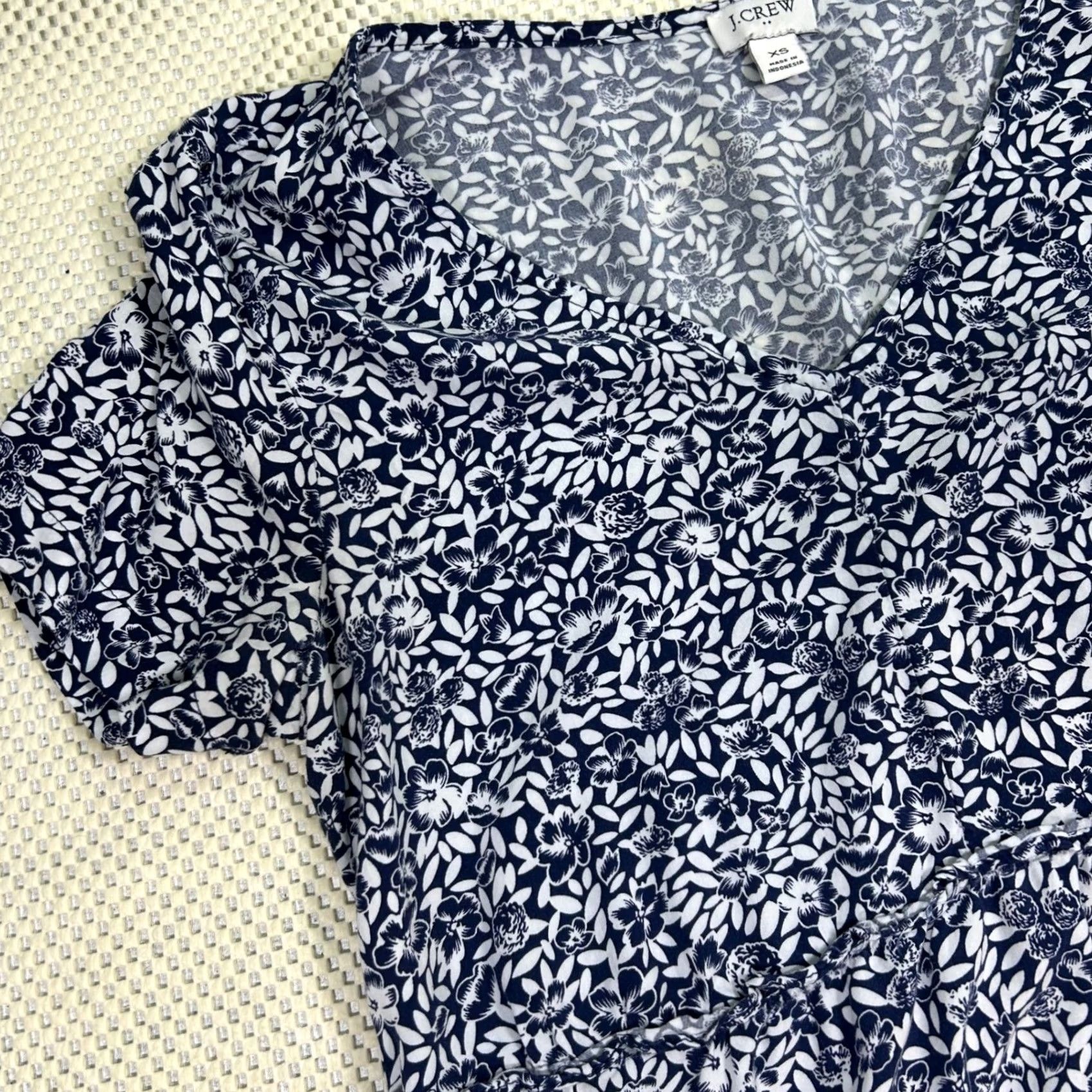 J.Crew J. Crew Floral Print V Neck Tiered Short Sleeve Mini Casual Dress XS Women Size 26" / US 2 / IT 38 - 3 Thumbnail