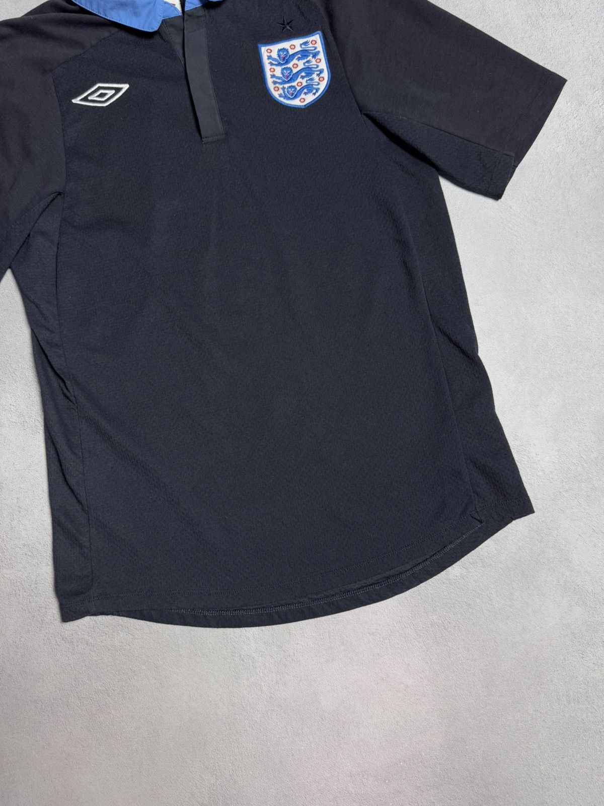 Umbro England 2010 2011 Away Football Shirt Soccer Jersey Umbro Size US S / EU 44-46 / 1 - 4 Thumbnail