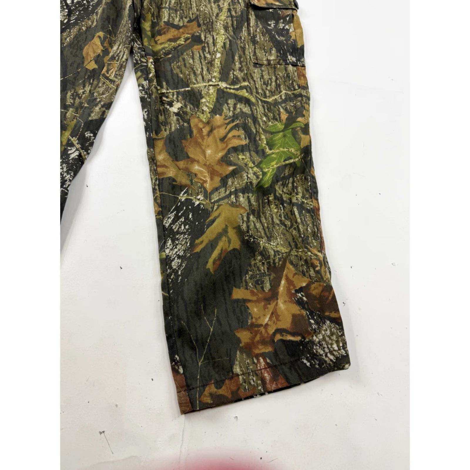 Vintage Mossy Oak Break-Up Mens Cargo Pants 42x30 Camouflage Green Adjustable Waist Pockets Workwear Outdoor Hunting Size US 36 / EU 52 - 2 Thumbnail