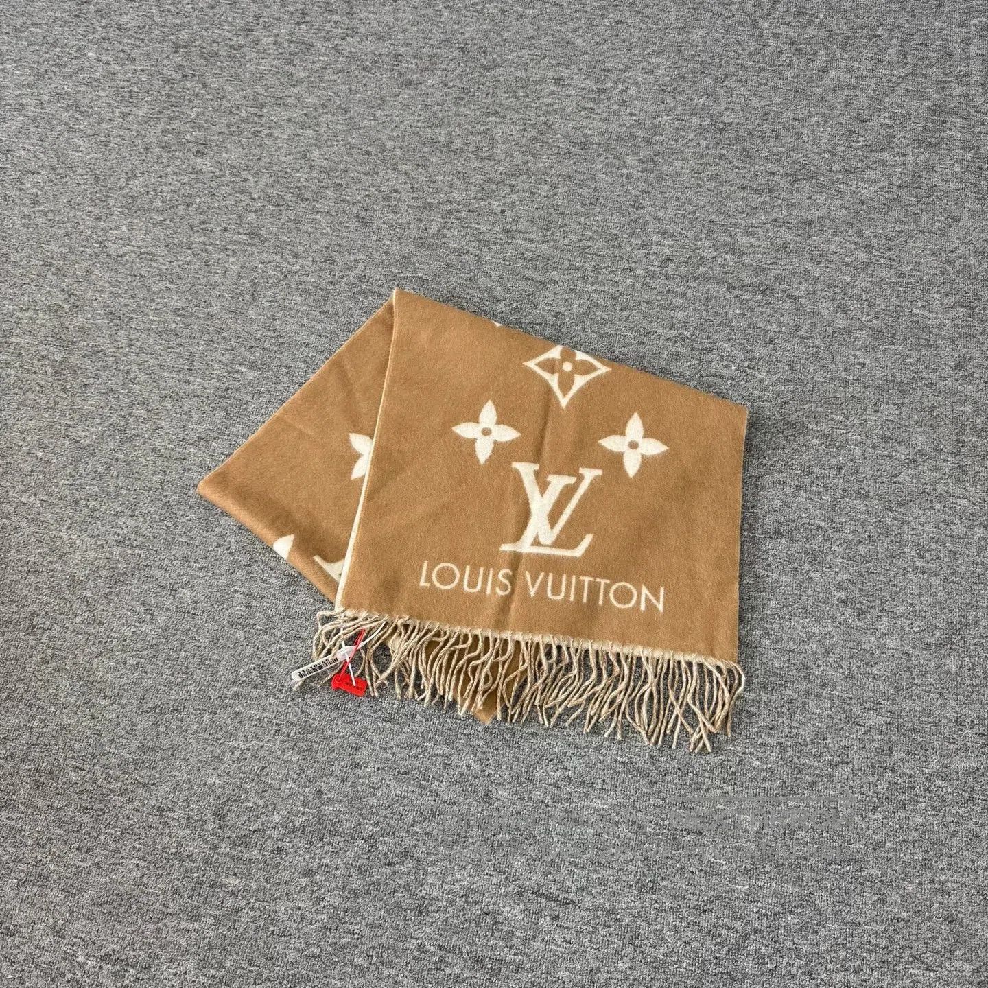 Louis Vuitton Louis Vuitton Double-sided reading glasses, fringes, scarf Size ONE SIZE - 2 Thumbnail