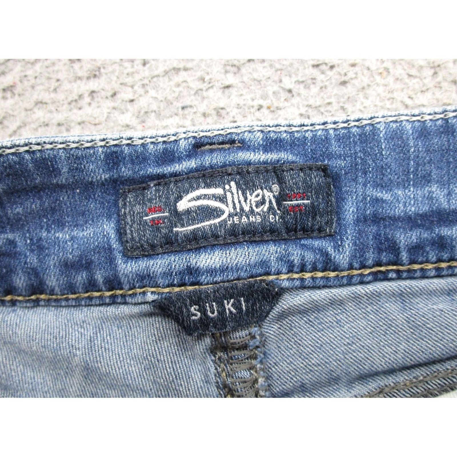 Silver Jeans Co. Silver SUKI Denim Blue Stretch Denim Jean Shorts Size 27 Cut Offs Womens Regular Blue 5-Pocket Basic Vintage: No Size 27" / US 4 / IT 40 - 2 Thumbnail