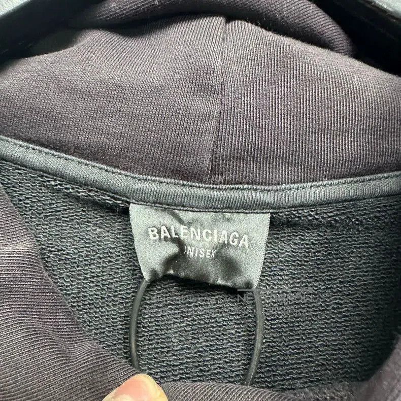 Balenciaga Balenciaga Inverted Logo Embroidered Hoodie. Size US S / EU 44-46 / 1 - 4 Thumbnail