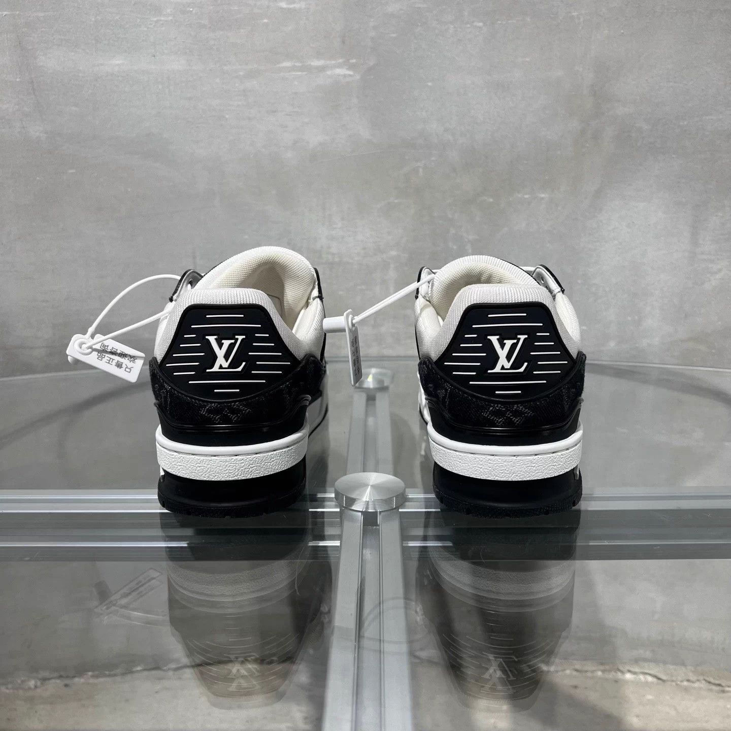 Louis Vuitton LV Trainer Black/White UK3/37 Size US 6 / IT 36 - 6 Thumbnail
