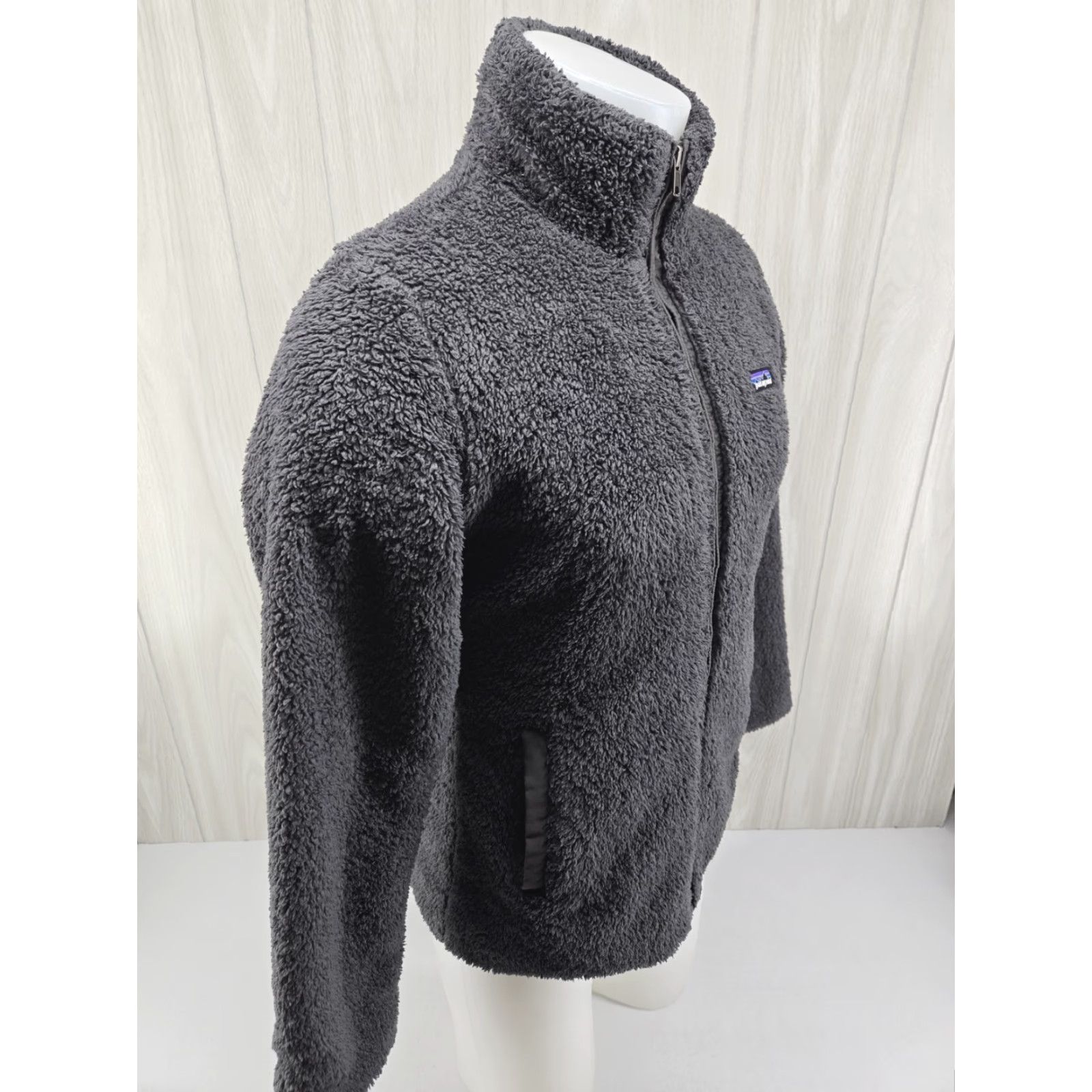 Patagonia Patagonia Womens Jacket Size Medium Full Zip Fleece Gray Style Logo Casual Jacket Womens Medium Gray Size M / US 6-8 / IT 42-44 - 7 Thumbnail