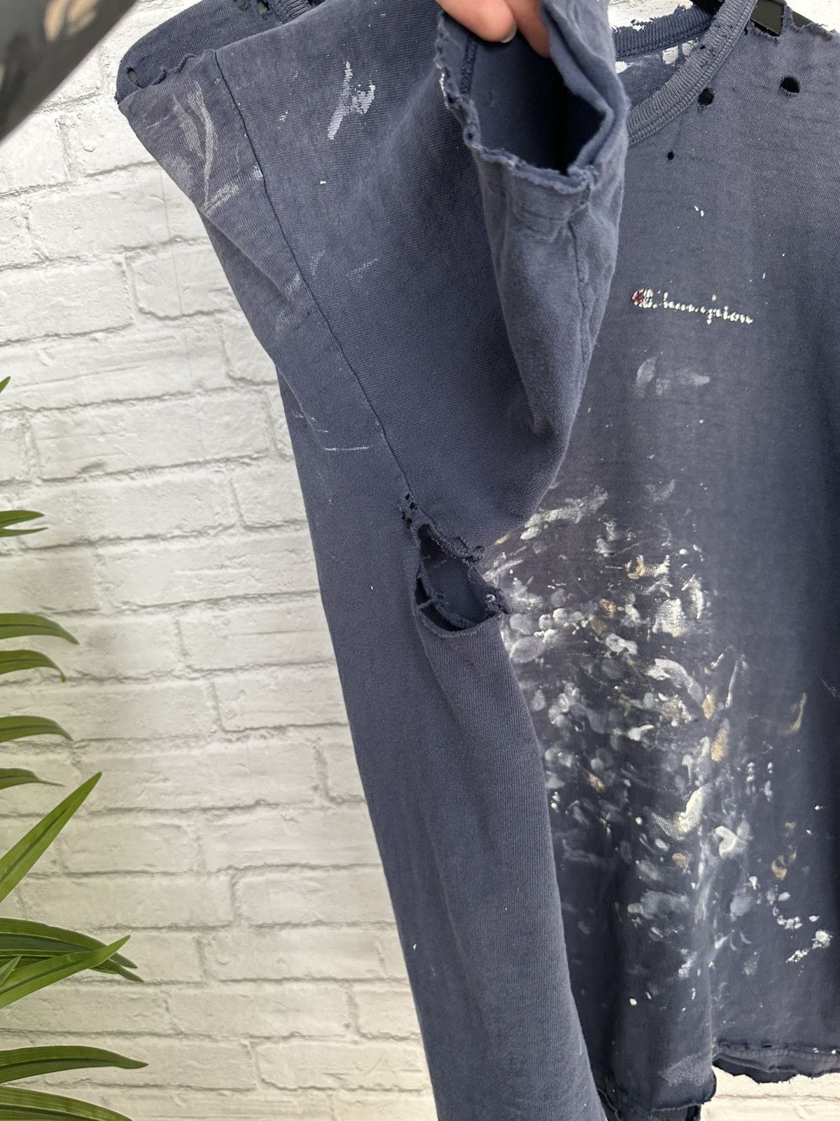 Champion (XL) PAINT THRASHED DESTROYED Vintage Champion T Shirt Size US XL / EU 56 / 4 - 6 Thumbnail