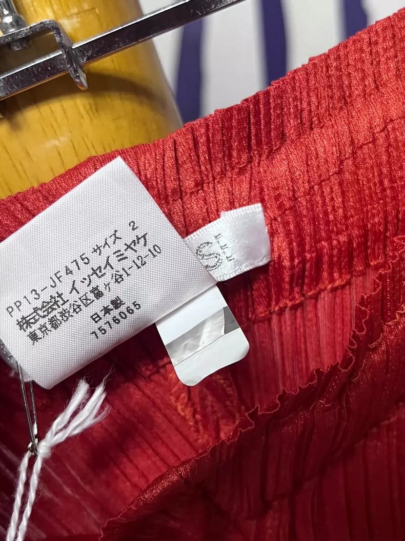 Issey Miyake Issey Miyake size:2 Orange-red pleated trousers Size 22" - 4 Thumbnail