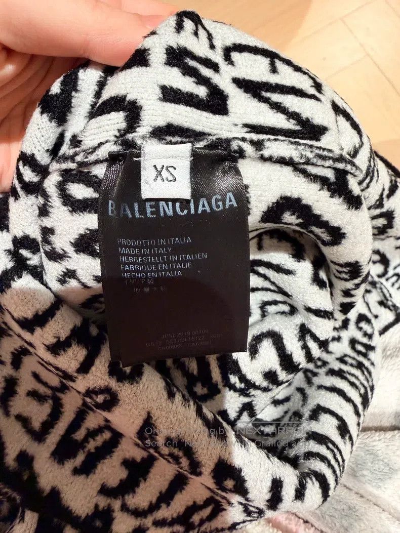 Balenciaga Balenciaga Full Logo Embroidered High-Neck Long-Sleeve Kni Size US XS / EU 42 / 0 - 4 Thumbnail
