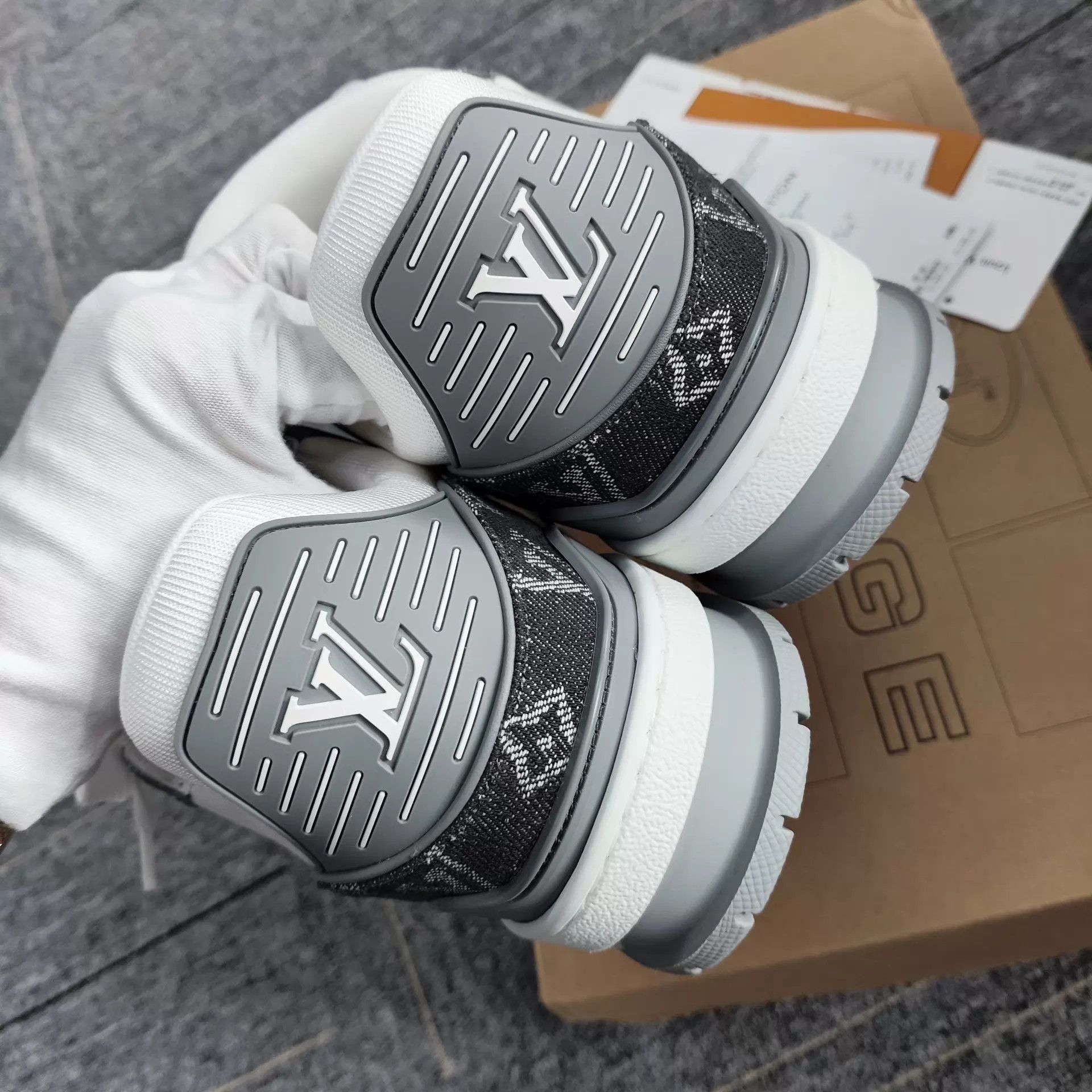 Louis Vuitton LV Gray & White Denim Trainer 7.5 New with Tags Size US 8.5 / EU 41-42 - 8 Thumbnail