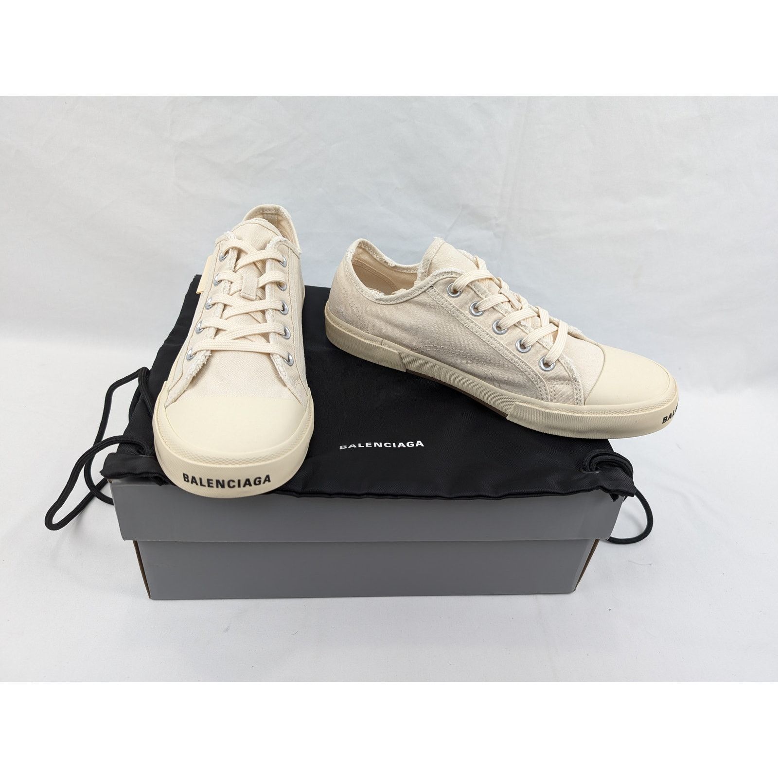 Balenciaga o1rshd1 Low Destroyed Paris Rubber Sole Low Top Sneakers Size US 10 / EU 43 - 20 Thumbnail