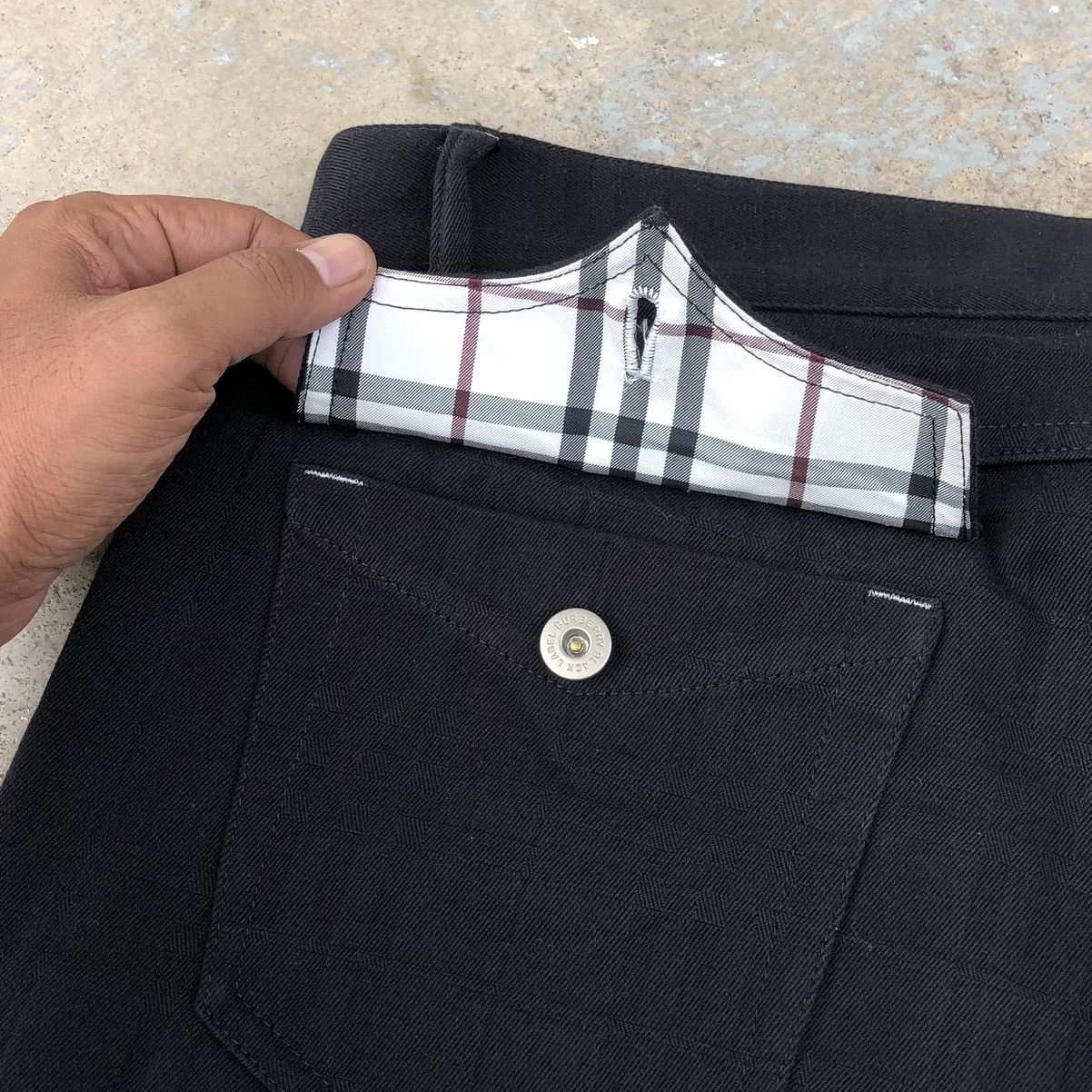 Burberry Burberry Black Label Black Checked Novacheck Short Pants Size US 34 / EU 50 - 2 Thumbnail