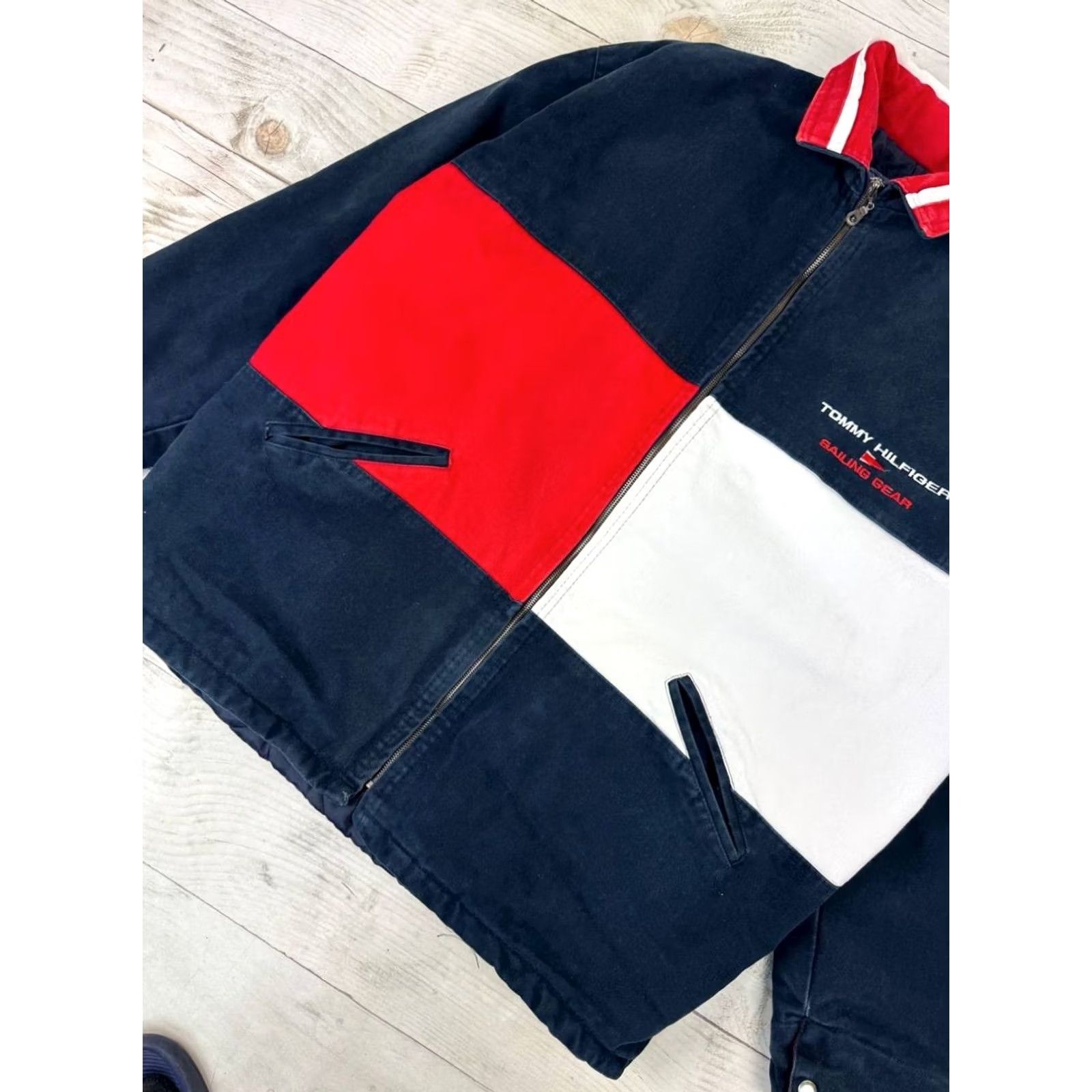 Tommy Hilfiger VINTAGE Tommy Hilfiger Denim Jacket 90s Big Logo USA Y2K Men Size L Blue Jackets Mens Size US L / EU 52-54 / 3 - 4 Thumbnail