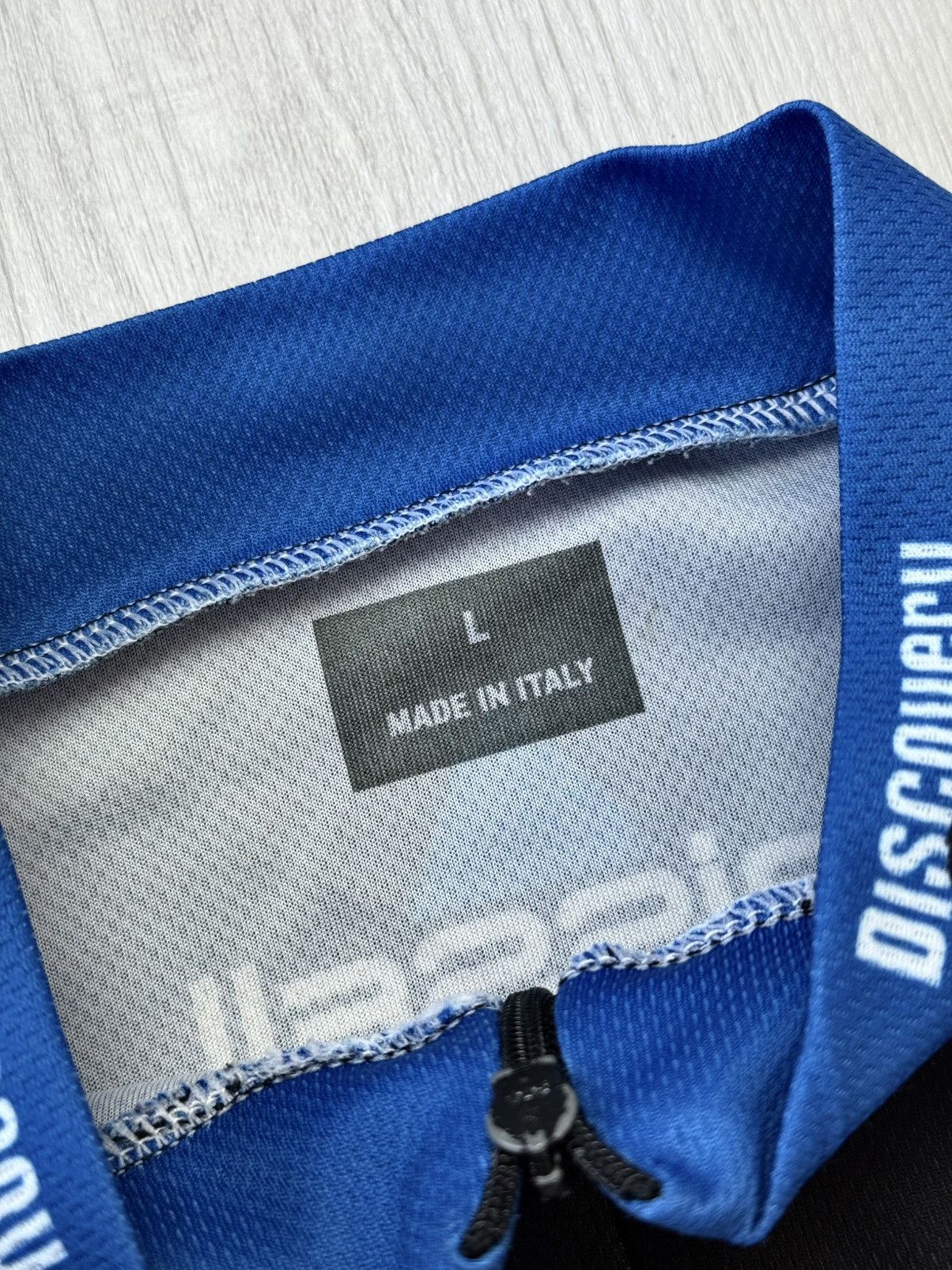 Other Vintage Discovery Channel Cycling Jersey 2007 Trek Final Y2K Size US L / EU 52-54 / 3 - 4 Thumbnail
