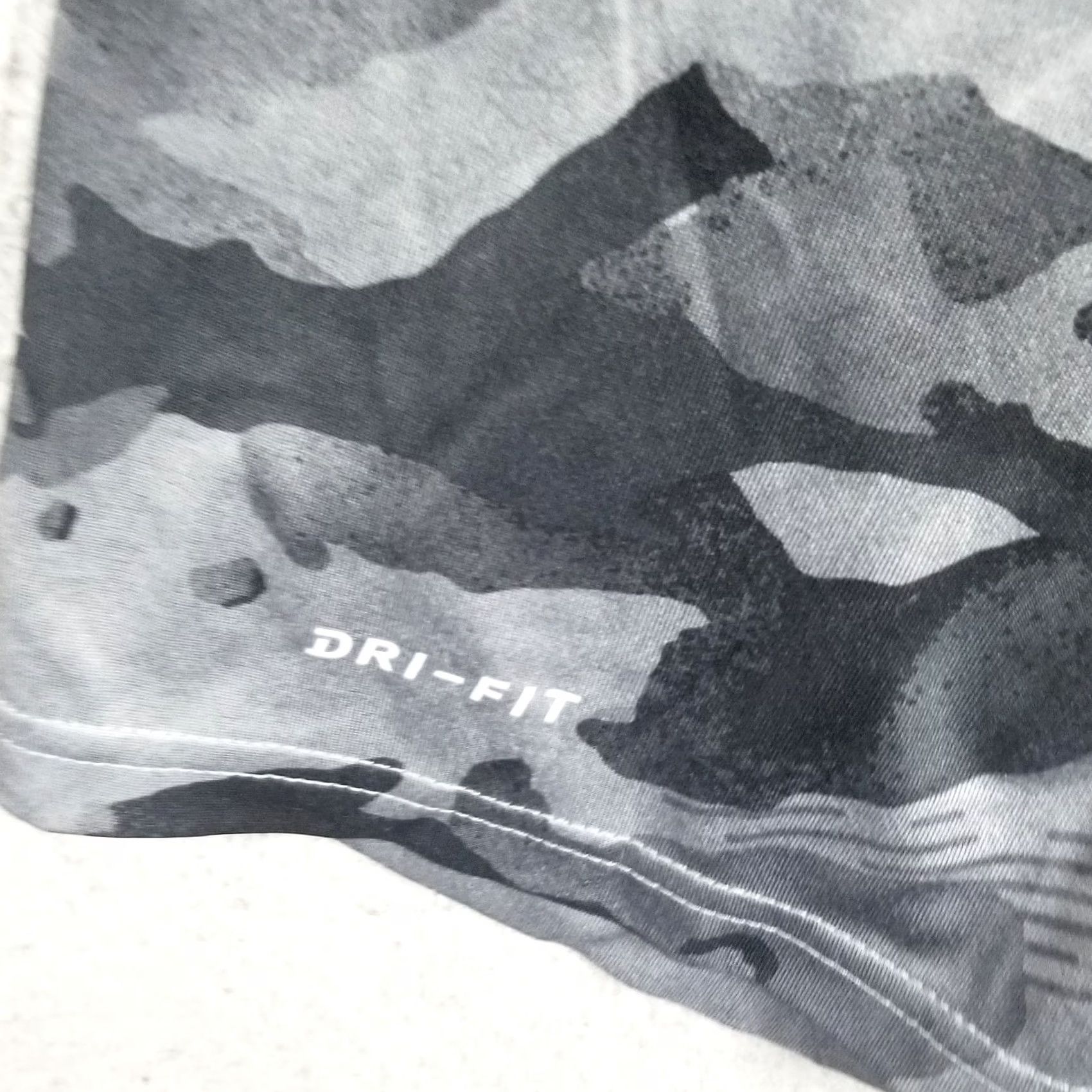 Nike Nike Dri-Fit Swoosh Training Shirt Short Sleeve Adult Medium Camouflage Camo NWT Mens Size US M / EU 48-50 / 2 - 3 Thumbnail