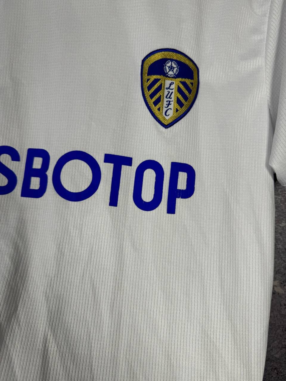 Vintage Vintage Leeds United 2021/22 Fan Soccer Jersey Small Size US S / EU 44-46 / 1 - 10 Thumbnail