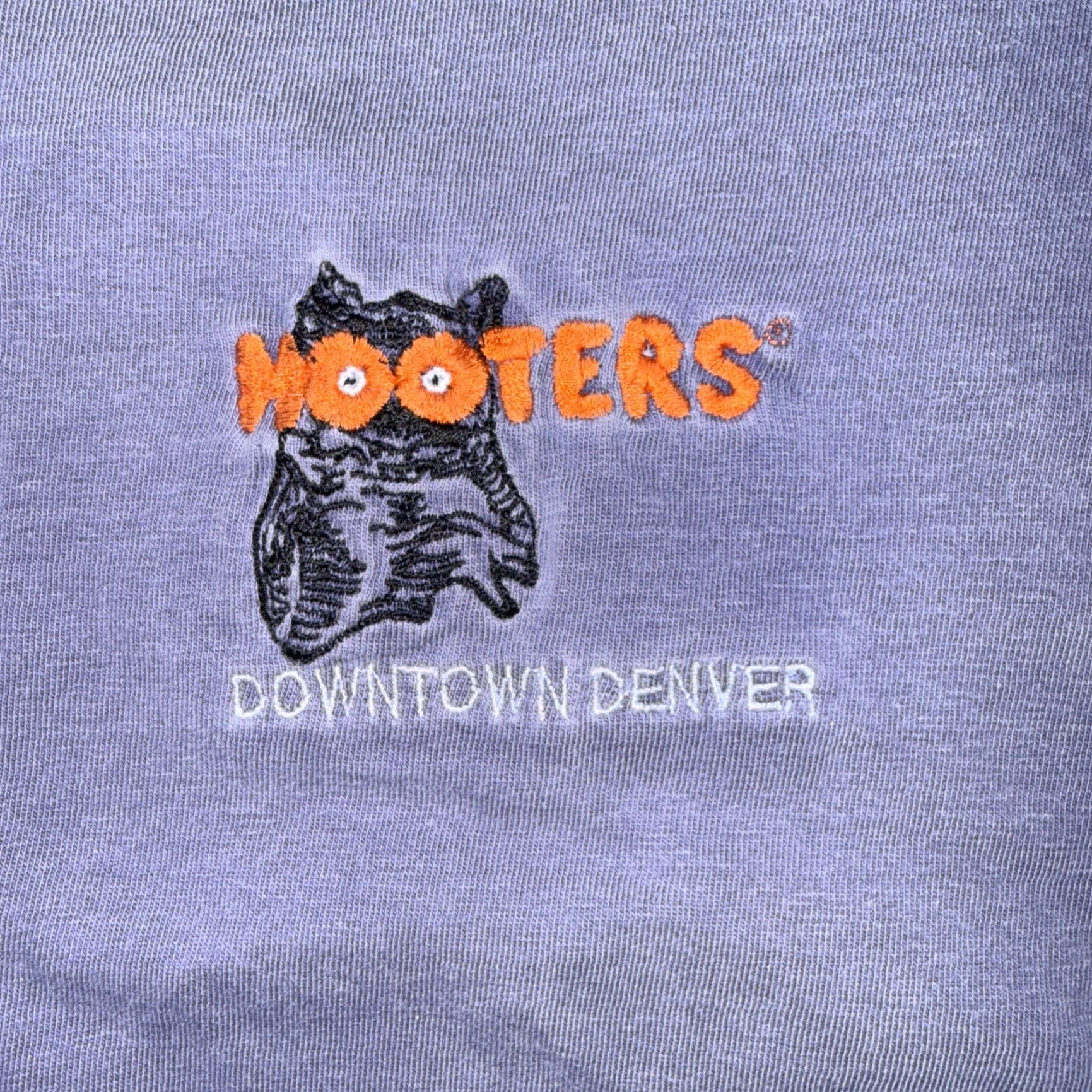 Anvil VINTAGE Hooters Polo Shirt Blue 2X Men Embroidered Logo 90s Bar College Downtown Denver Shirt Womens/Mens Size US XXL / EU 58 / 5 - 2 Thumbnail