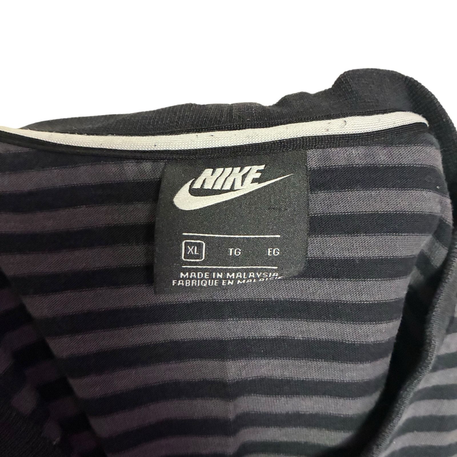 Nike Nike Horizontal Stripes Box Logo T-Shirt Mens Size XL Size US XL / EU 56 / 4 - 5 Thumbnail
