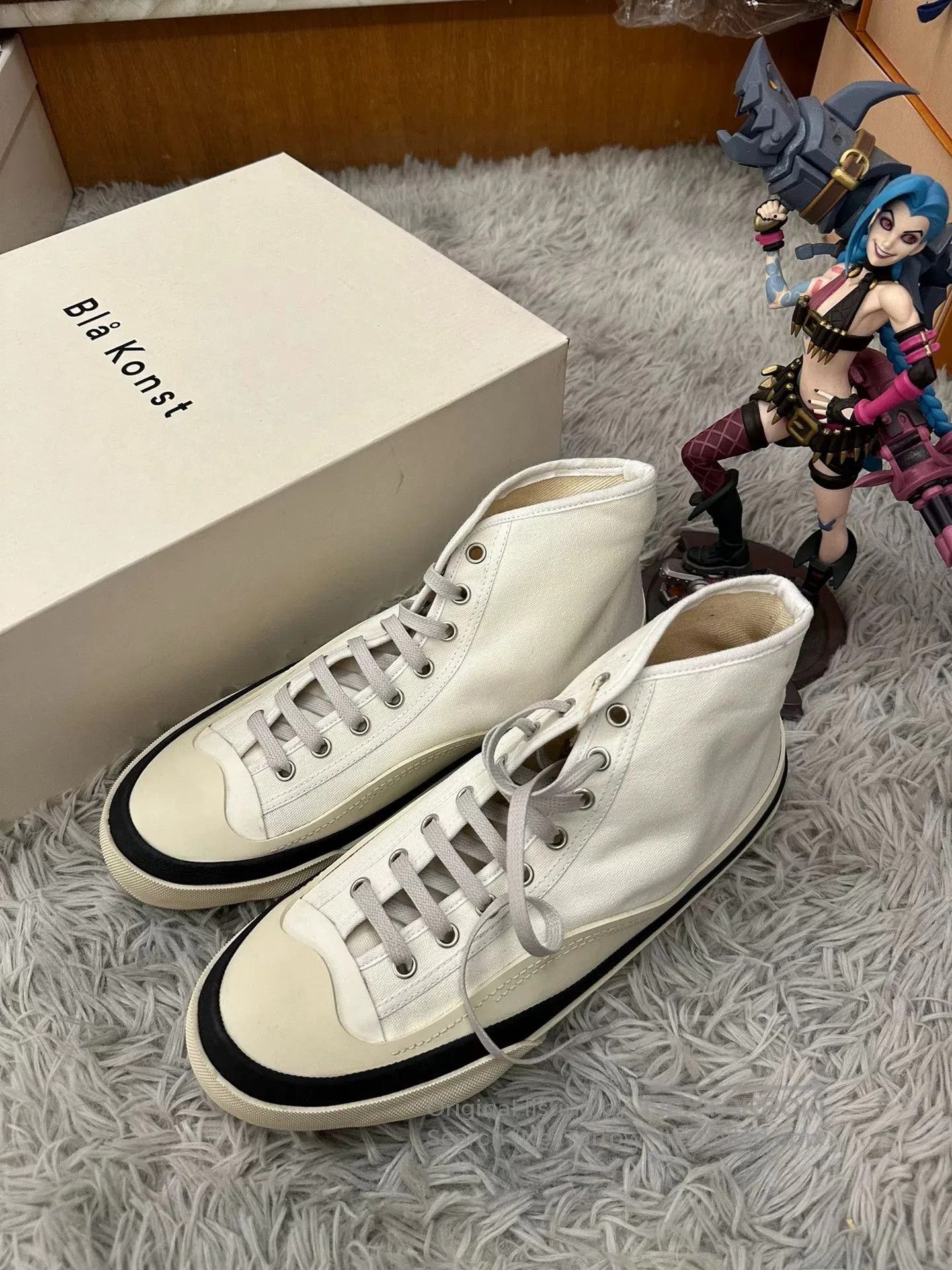 Acne Studios Acne Studios Smiley White Sneakers. Size US 9 / EU 42 - 1 Thumbnail
