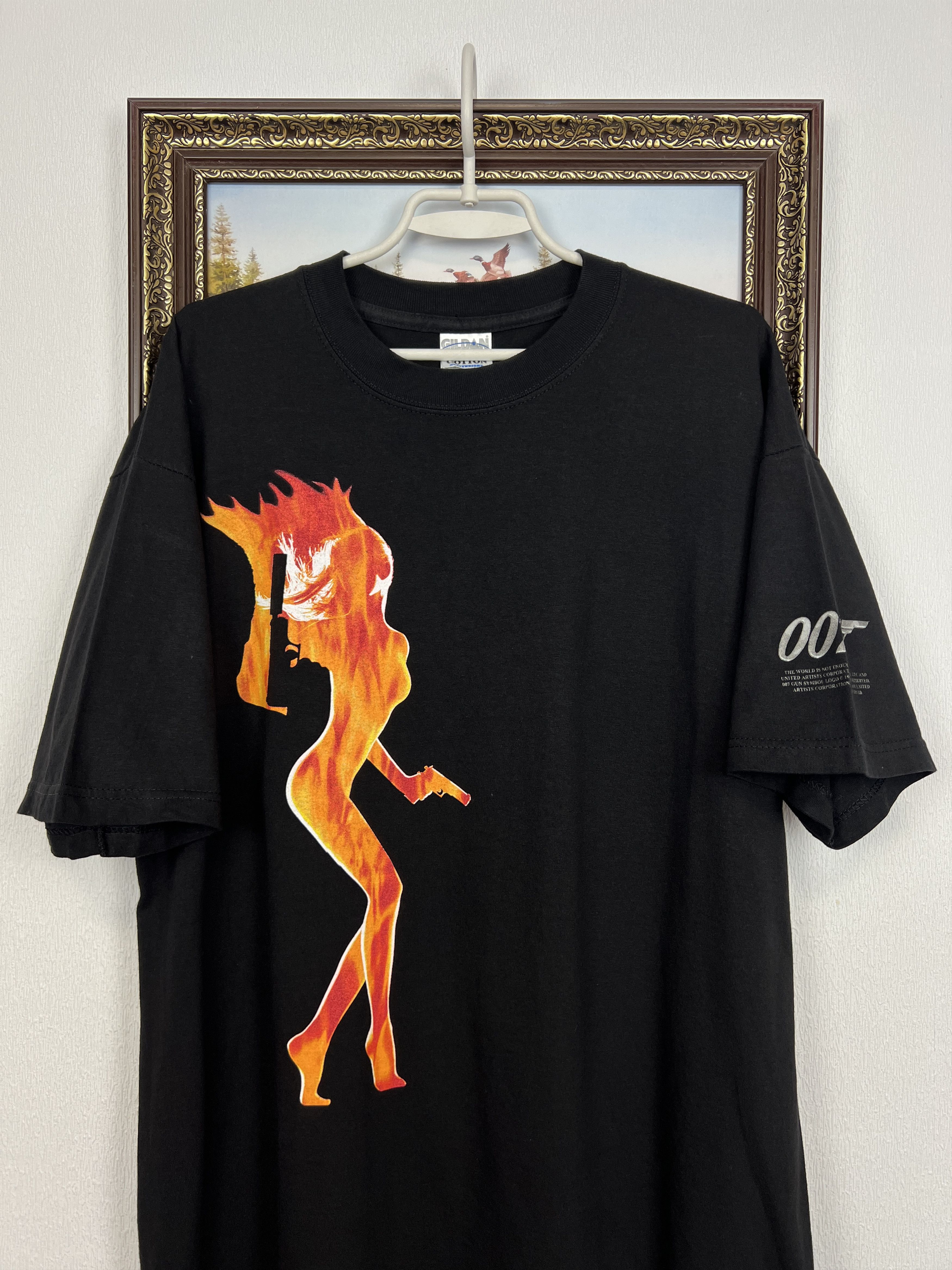 Vintage Rare Vintage The World Is Not Enough James Bond Tee Size US XL / EU 56 / 4 - 2 Thumbnail