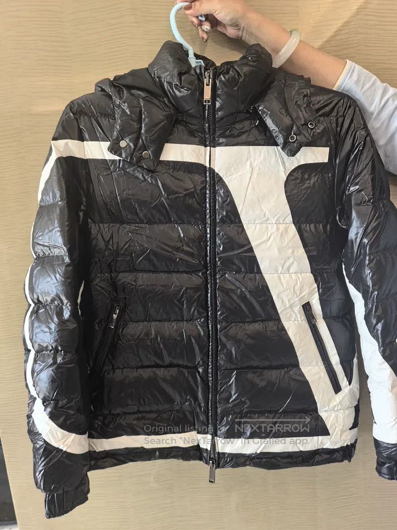 Valentino Valentino Black glossy down jacket Size US S / EU 44-46 / 1 - 1 Thumbnail