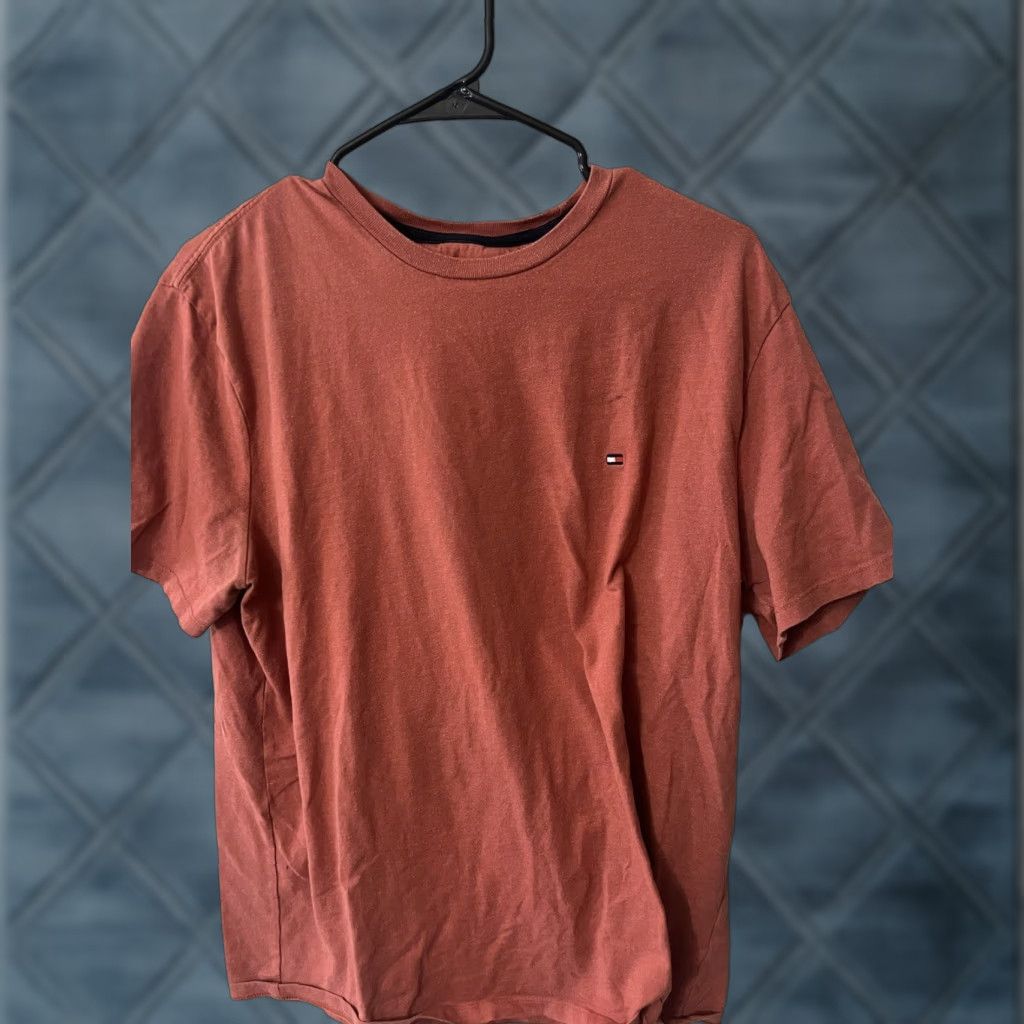 Tommy Hilfiger Tommy Hilfiger T-Shirt Men’s Size L Orange Logo Short Sleeve Pocket Tee 90s Classic Crew Neck Cotton Shirt Mens Size US L / EU 52-54 / 3 - 1 Thumbnail