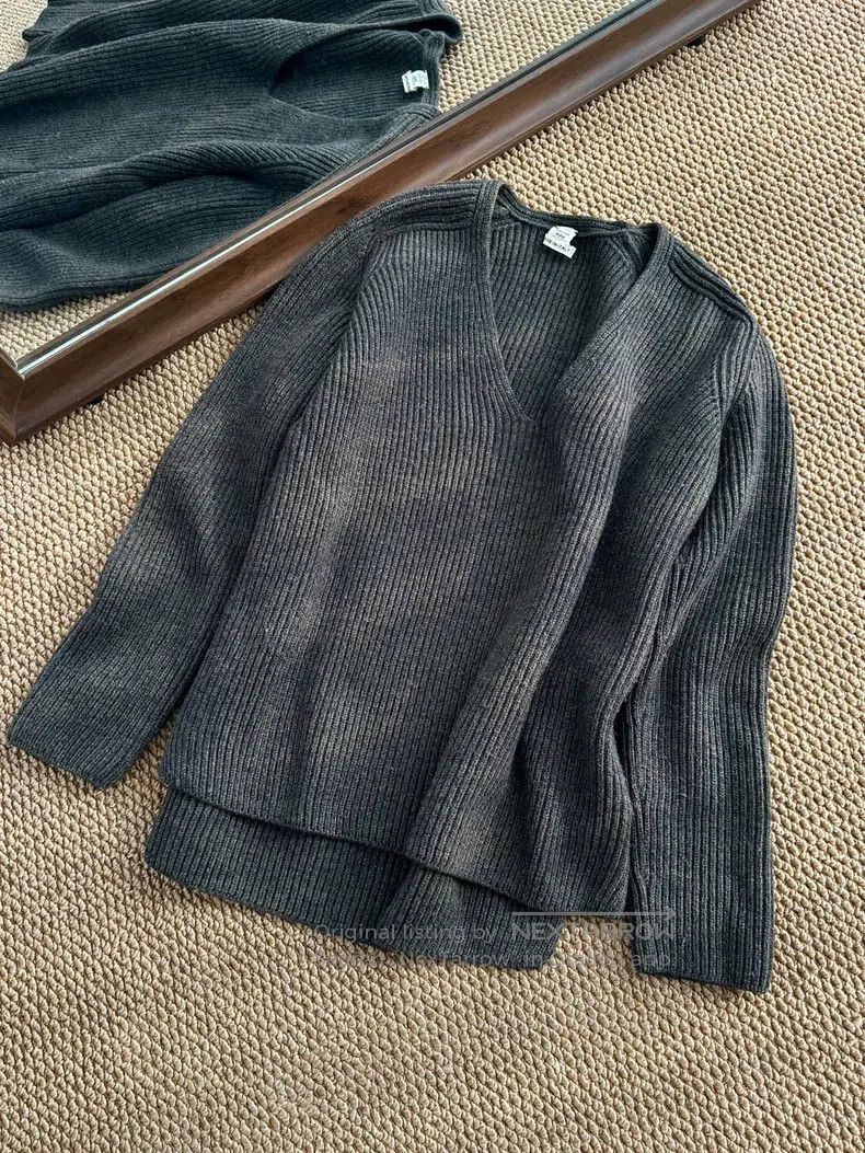 Hermes Hermes Cashmere Knit V-Neck Sweater, Brown Green Size XS / US 0-2 / IT 36-38 - 1 Thumbnail