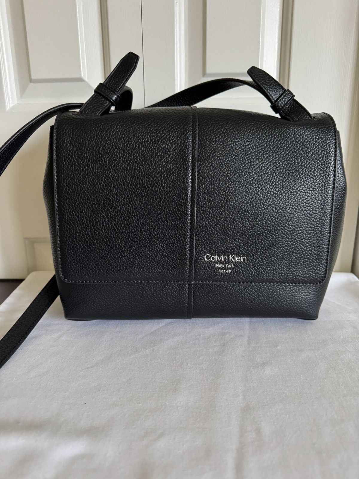 Calvin Klein CALVIN KLEIN Black Pebbled Faux Leather Shoulder Bag NWOT Size ONE SIZE - 2 Thumbnail