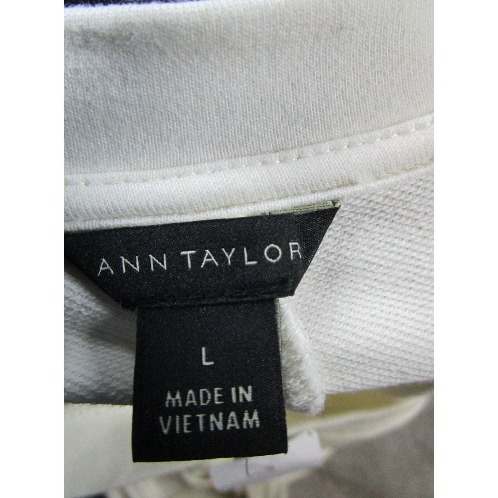 Ann Taylor VINTAGE Ann Taylor Sweater Womens L Solid Ivory Wrap Cotton Long Sleeve Round Neck Works with Limited Defects (Stains Shown) Mens/Womens Size L / US 10 / IT 46 - 3 Thumbnail