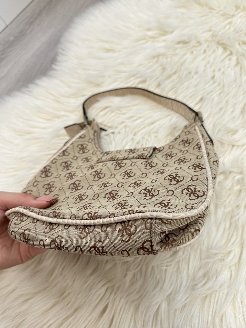Guess × Japanese Brand × Vintage Rare 🔥🔥 Vintage monogram GUESS hobo bag Size ONE SIZE - 7 Thumbnail
