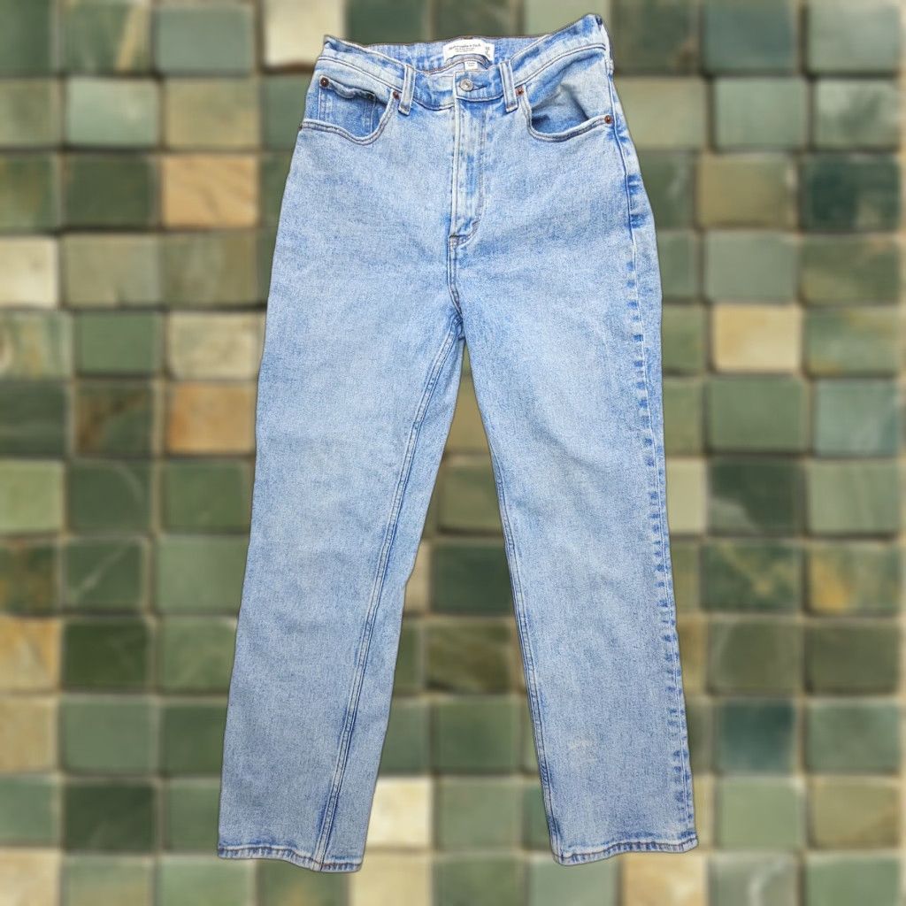 Abercrombie & Fitch Abercrombie & Fitch The Ankle Straight Ultra High Rise Jeans Size 26 Light Denim Blue 5-Pocket Womens 90s Size 26" / US 2 / IT 38 - 1 Thumbnail