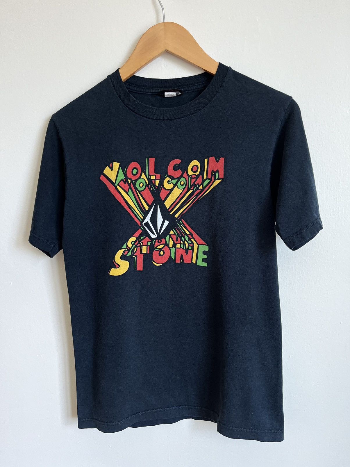 Hook-Ups Vintage 00’s Volcom Stone Skateboards T-Shirt Size US S / EU 44-46 / 1 - 1 Thumbnail