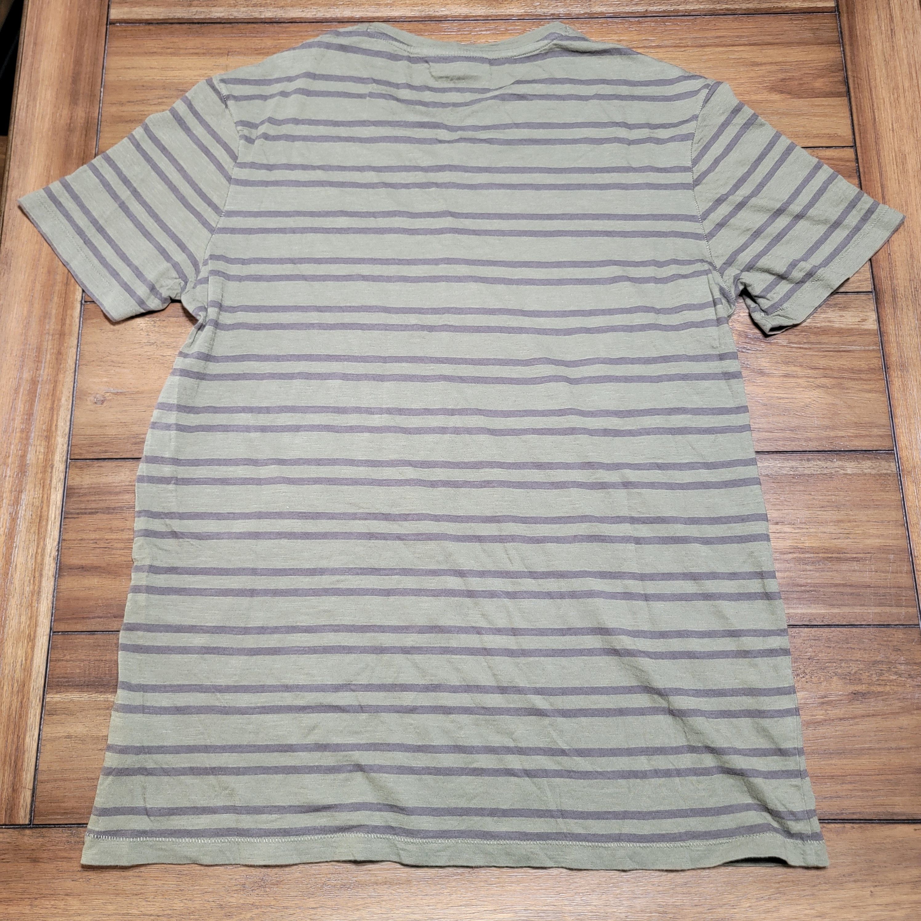 Marc Anthony Marc Anthony SS Army Green Stripes V-Neck Tee - Size Large Size US L / EU 52-54 / 3 - 3 Thumbnail