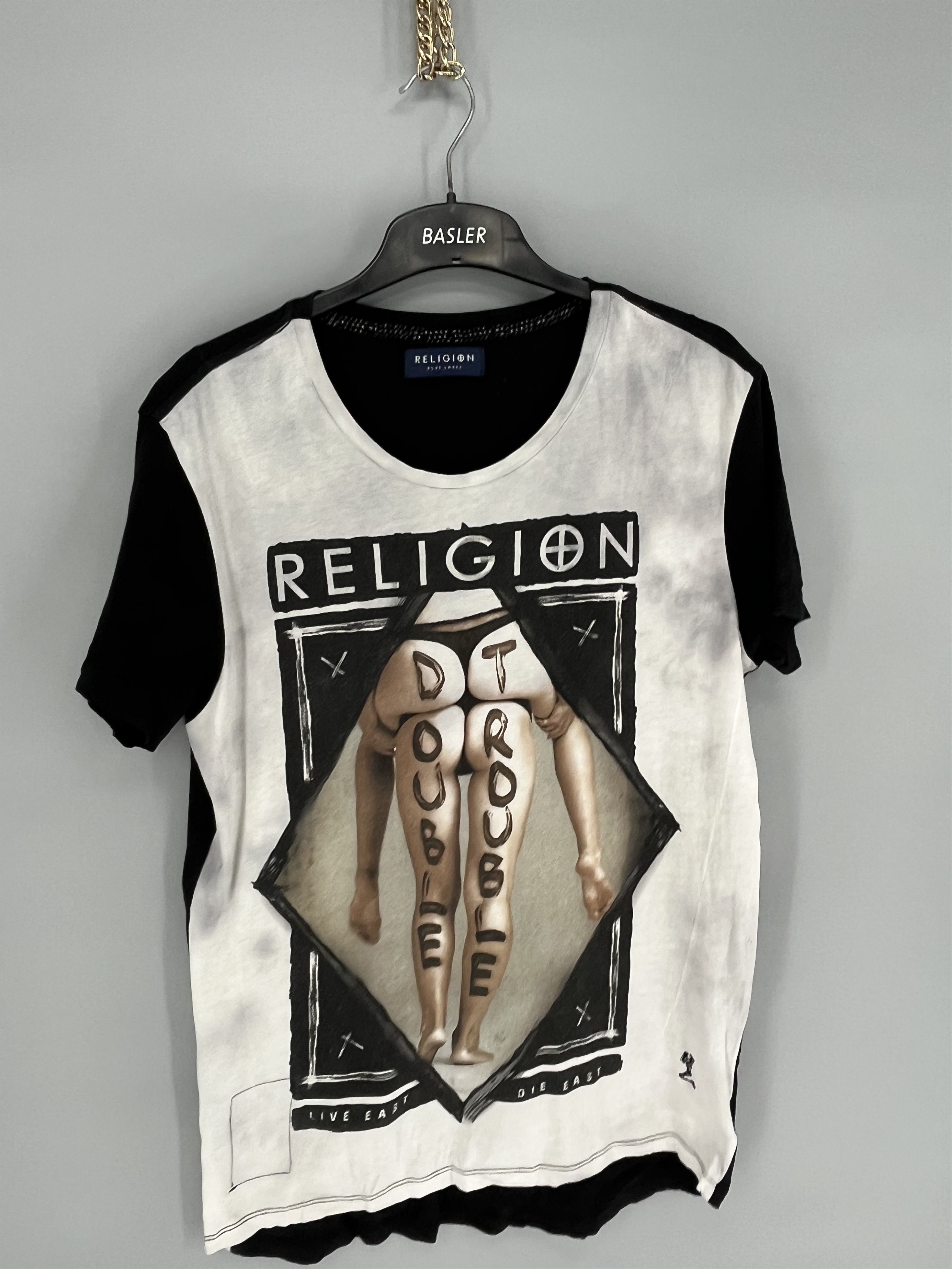Reserved Vintage Y2k Religion Sexy girl skull Rap Style T-shirt Size US M / EU 48-50 / 2 - 4 Thumbnail