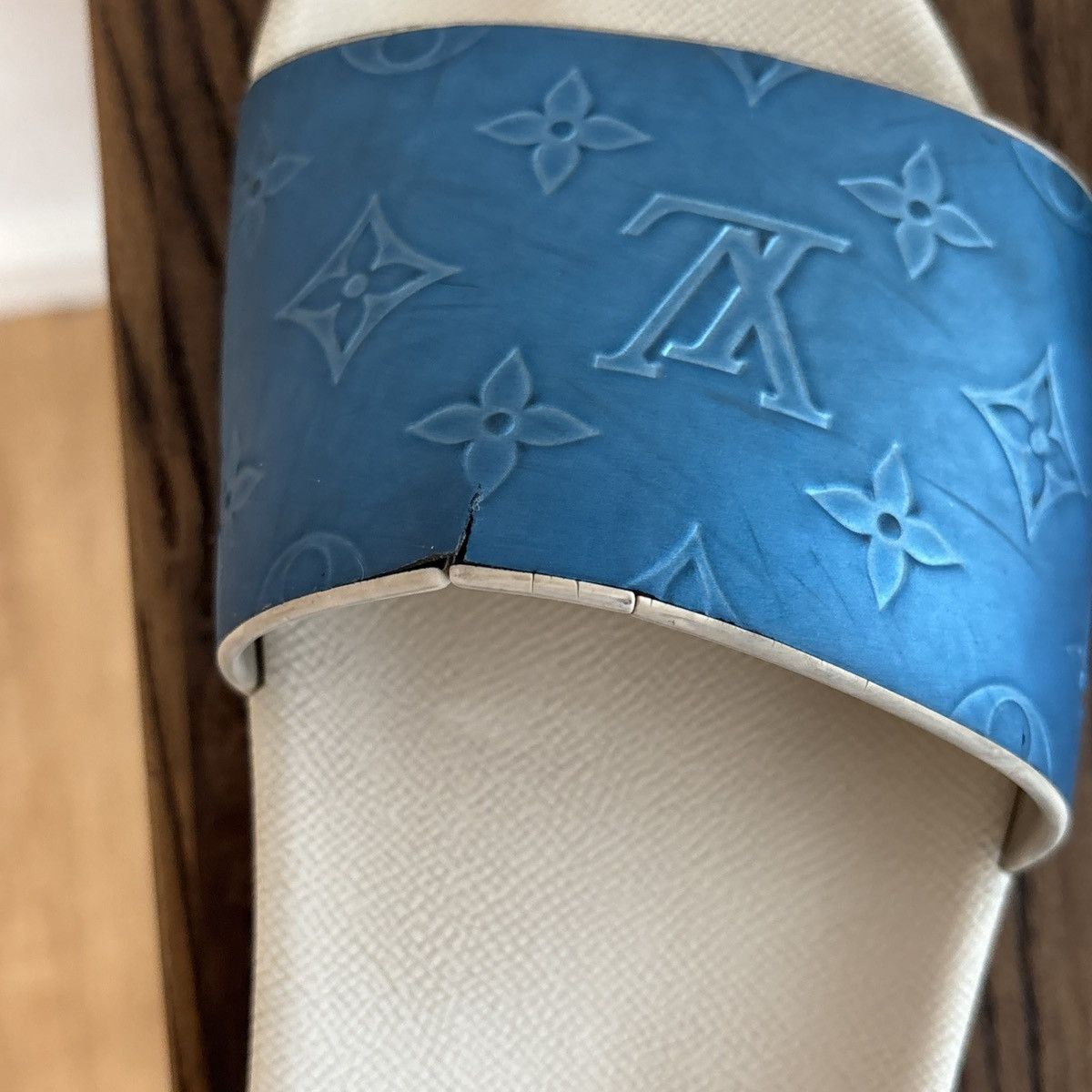 Louis Vuitton Louis Vuitton Blue Monogram Slide size 7 LV / 8 US Size US 8 / EU 41 - 7 Thumbnail