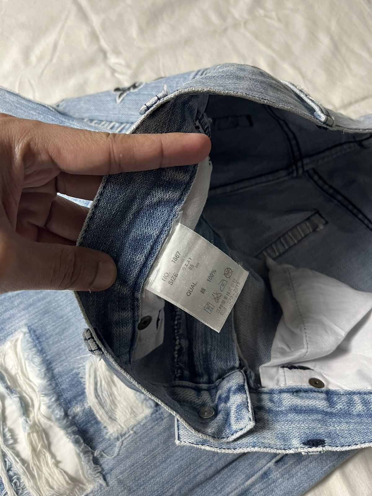 If Six Was Nine 33" Distressed Denim Embroidary Patches Jeans Size US 33 - 12 Thumbnail