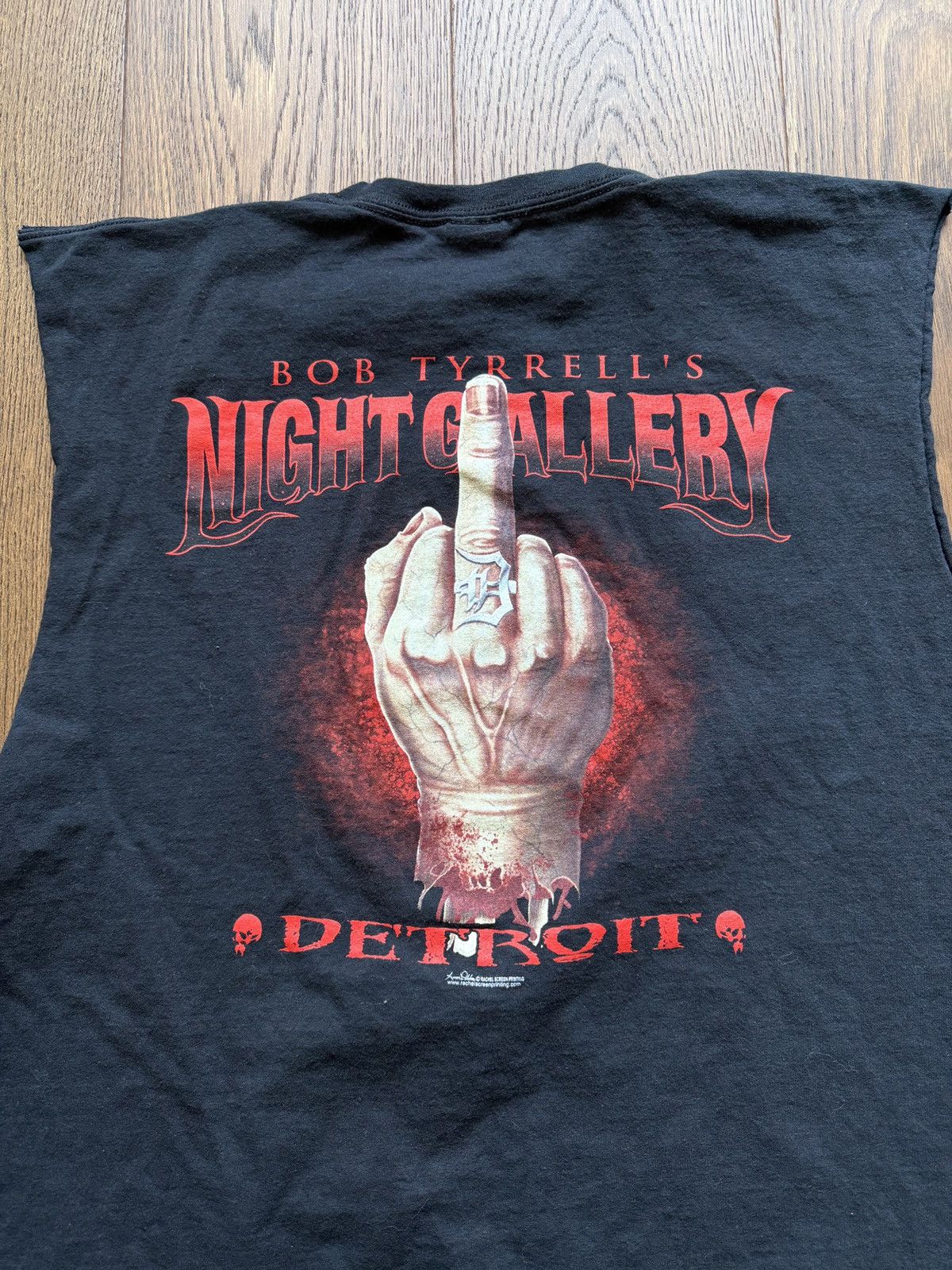 Vintage Vintage Y2K Detroit Night Gallery Tattoo Shop Cutoff Tee Size US XL / EU 56 / 4 - 4 Thumbnail