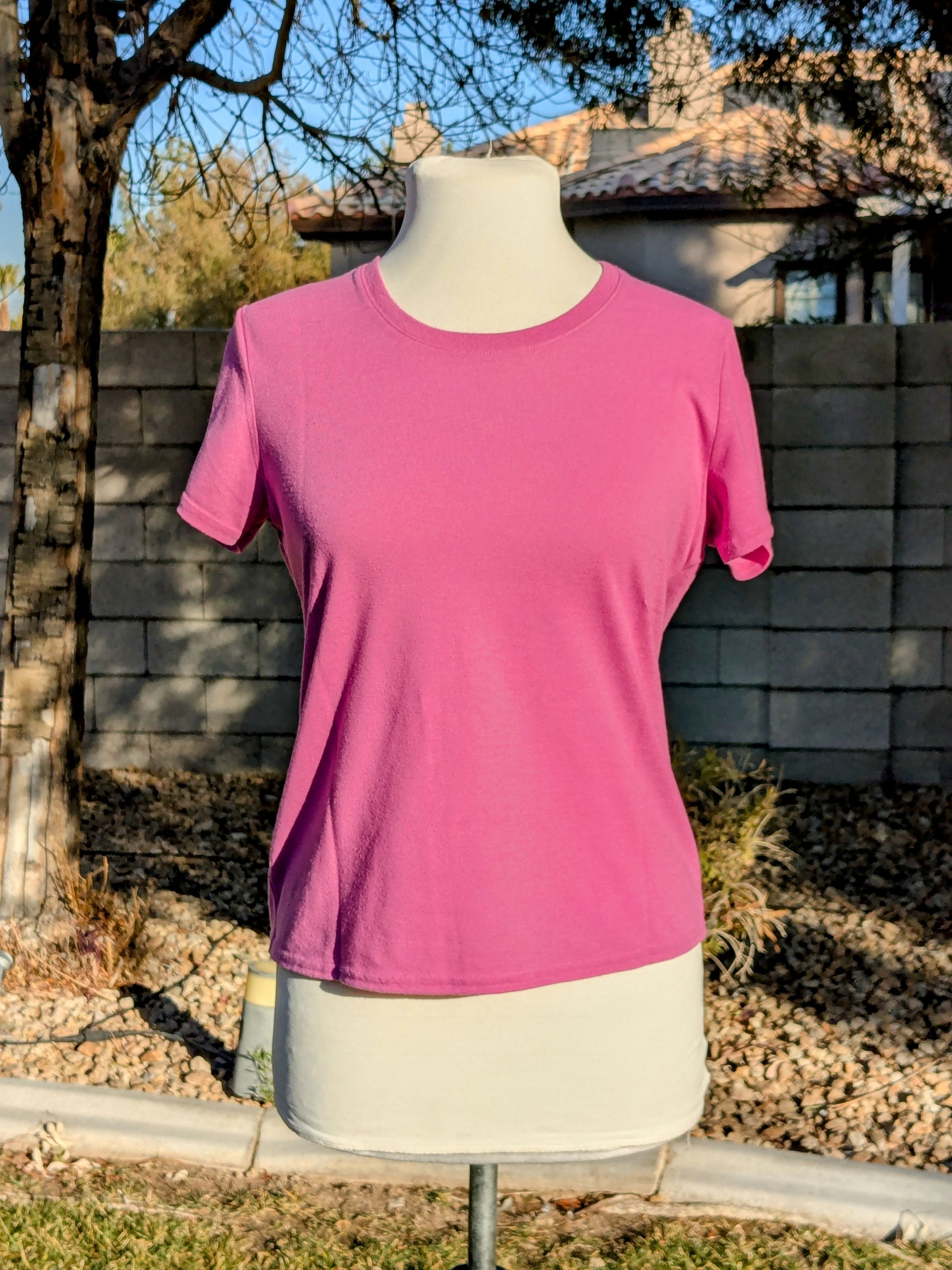 Designer Travel Smith Women's Small Soft Crew Neck T-Shirt USA-Made Size S / US 4 / IT 40 - 1 Thumbnail