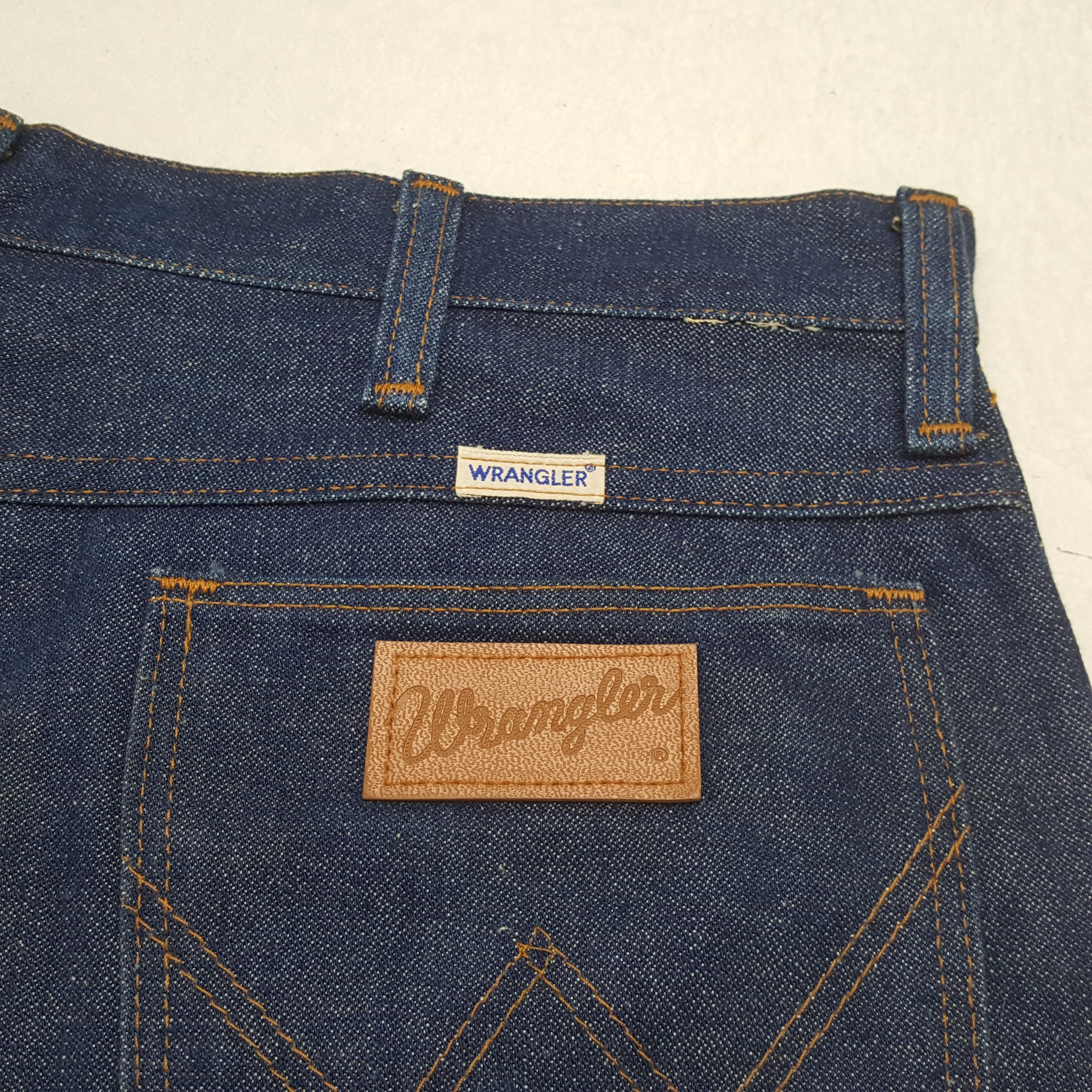 Wrangler Wrangler Fashion Bootcut Style Made in USA Jeans RR18 Size US 35 - 13 Thumbnail