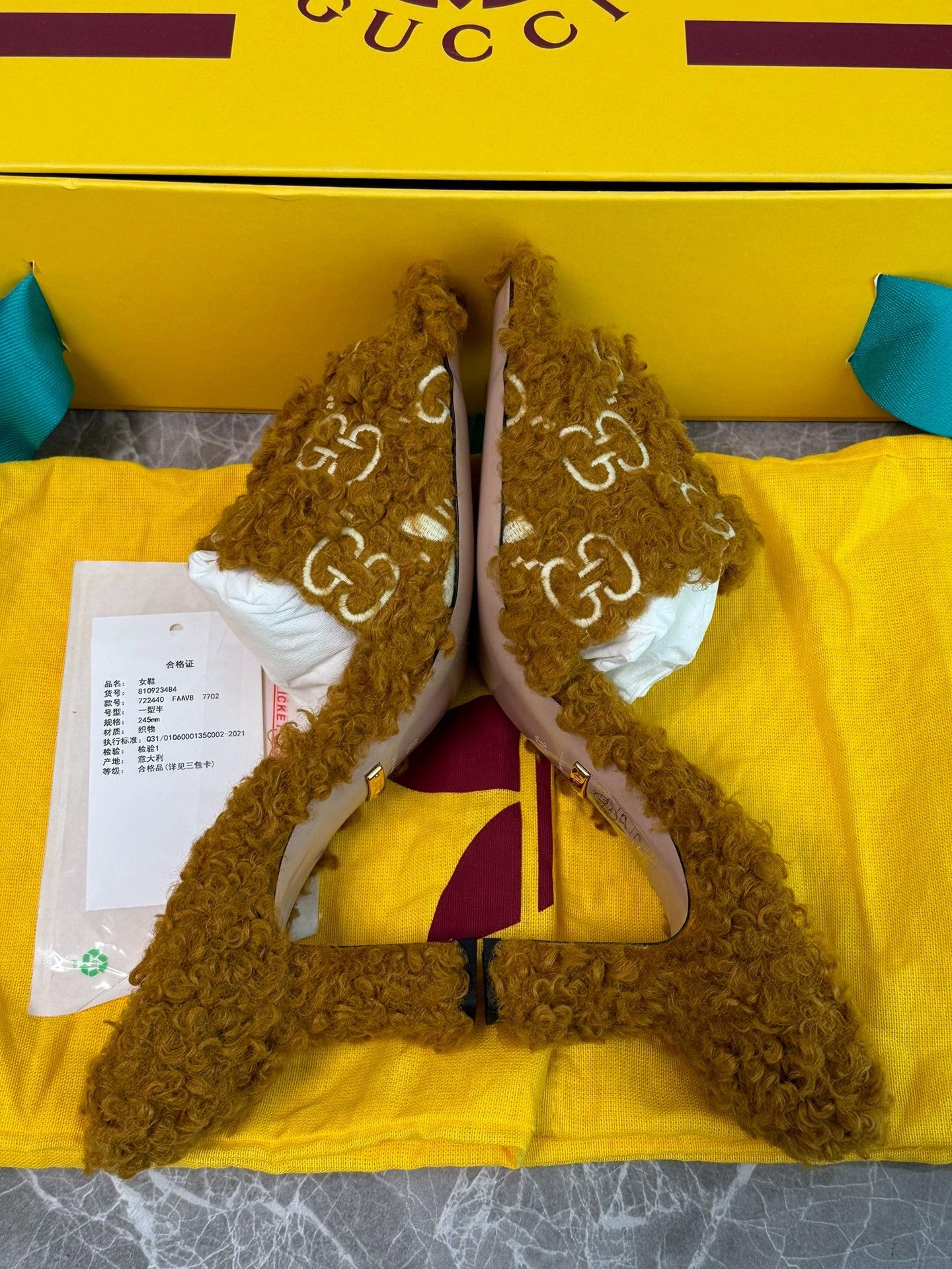 Gucci Gucci x Adidas Teddy Slide Brown 39 Size US 8.5 / IT 38.5 - 5 Thumbnail