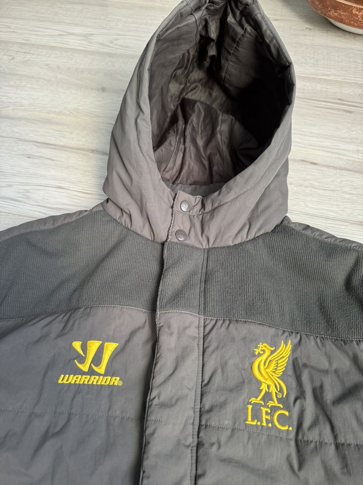 Vintage Vintage Soccer Jersey Long Puffer Jacket Liverpool Warrior Size US S / EU 44-46 / 1 - 3 Thumbnail