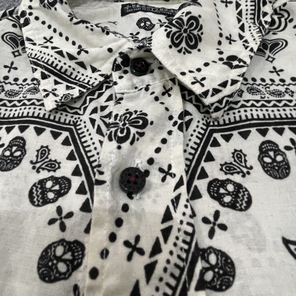291295=Homme 291295=HOMME Paisley Bandana Gradient Button Up Shirt Vkei Size US S / EU 44-46 / 1 - 6 Thumbnail
