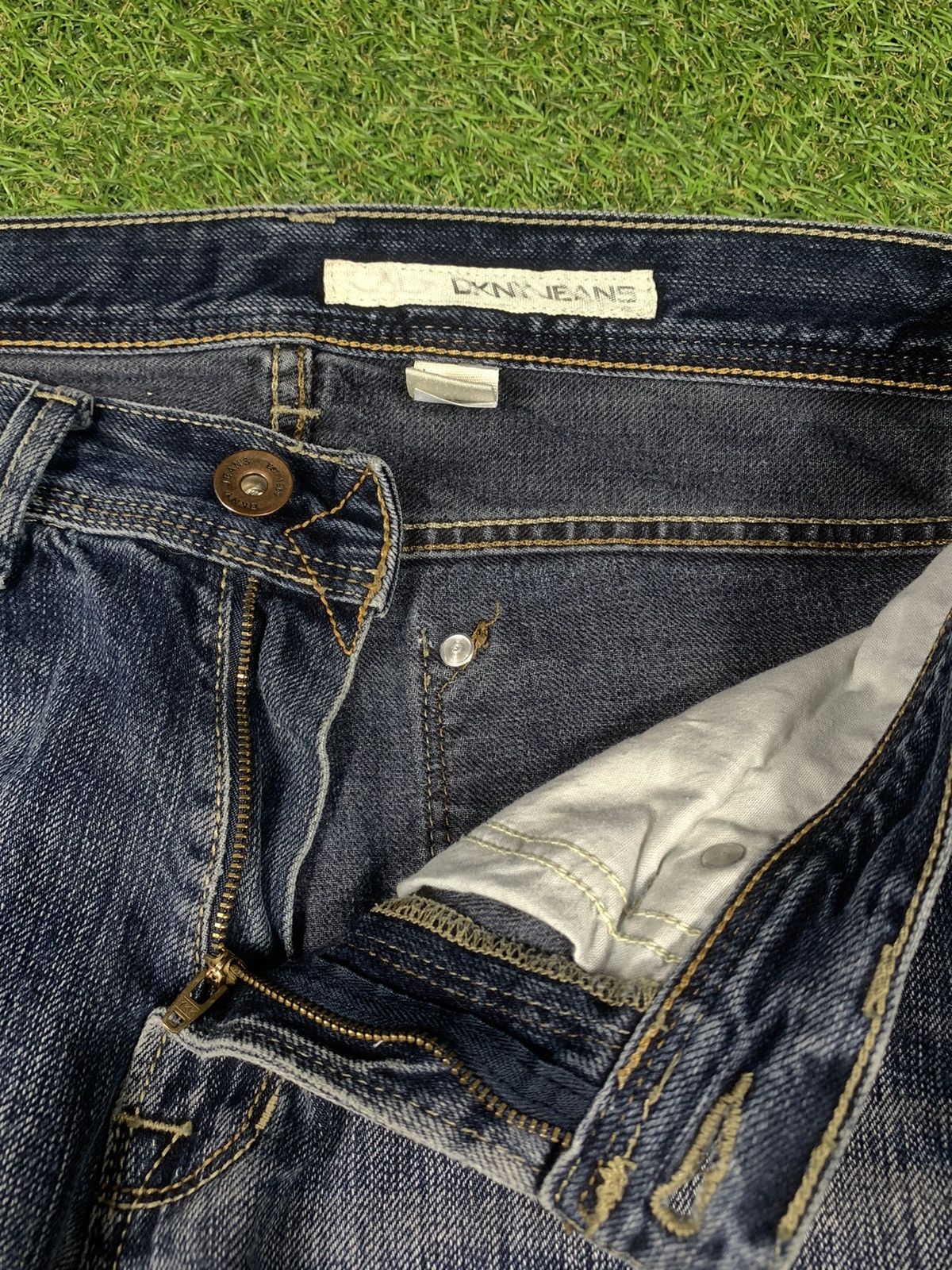 DKNY Vintage DKNY Japanese jeans washed streetwear size 30x32 Size US 30 / EU 46 - 5 Thumbnail