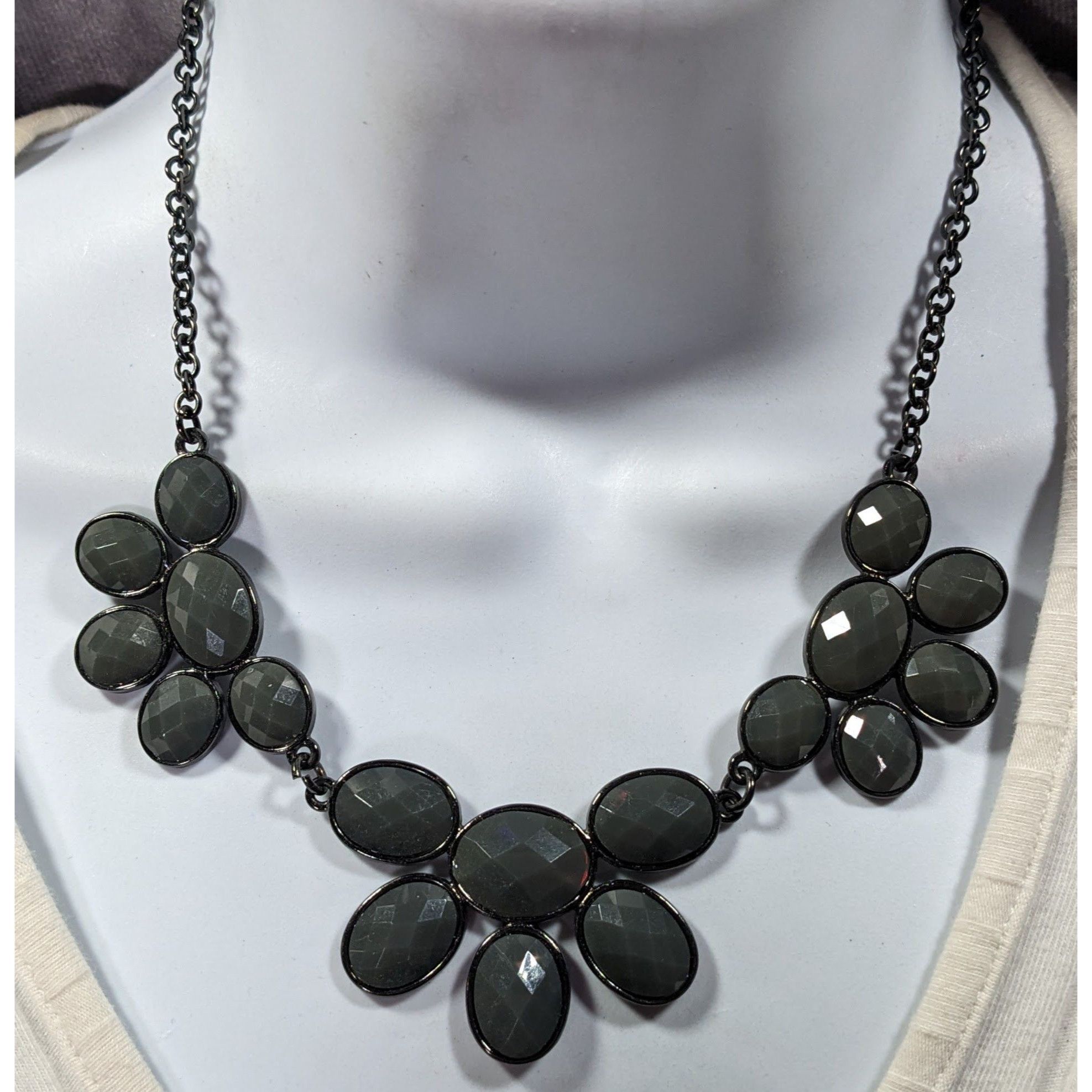 Other Y2K Style Grey Floral Statement Necklace Size ONE SIZE - 4 Thumbnail