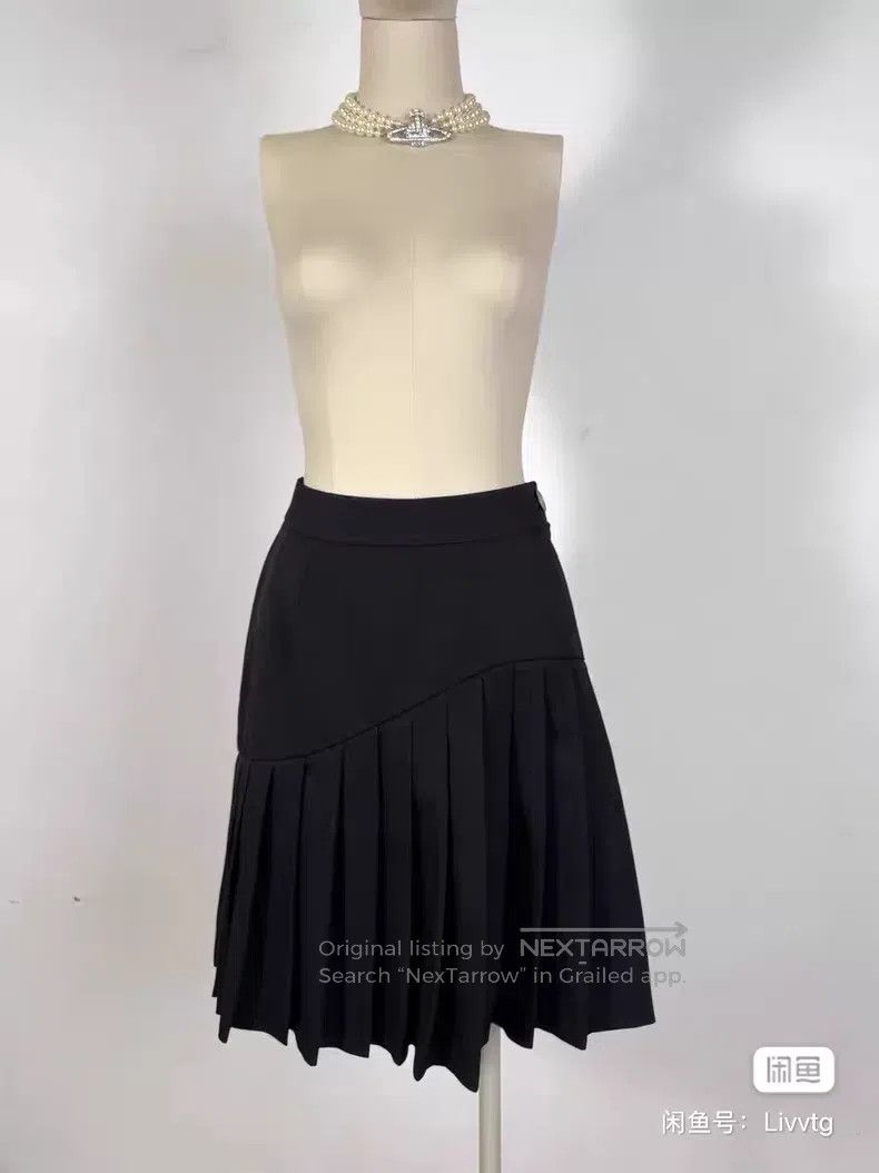 Vivienne Westwood Vivienne Westwood size 1 Black Wool Pleated Skirt Size 28" / US 6 / IT 42 - 2 Thumbnail