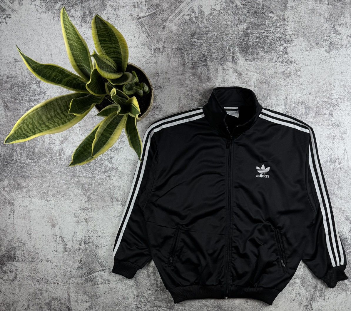 Adidas Vintage Adidas Original Y2K Retro Black Logo Track Activewear Zip Light Jacket Size US M / EU 48-50 / 2 - 1 Thumbnail