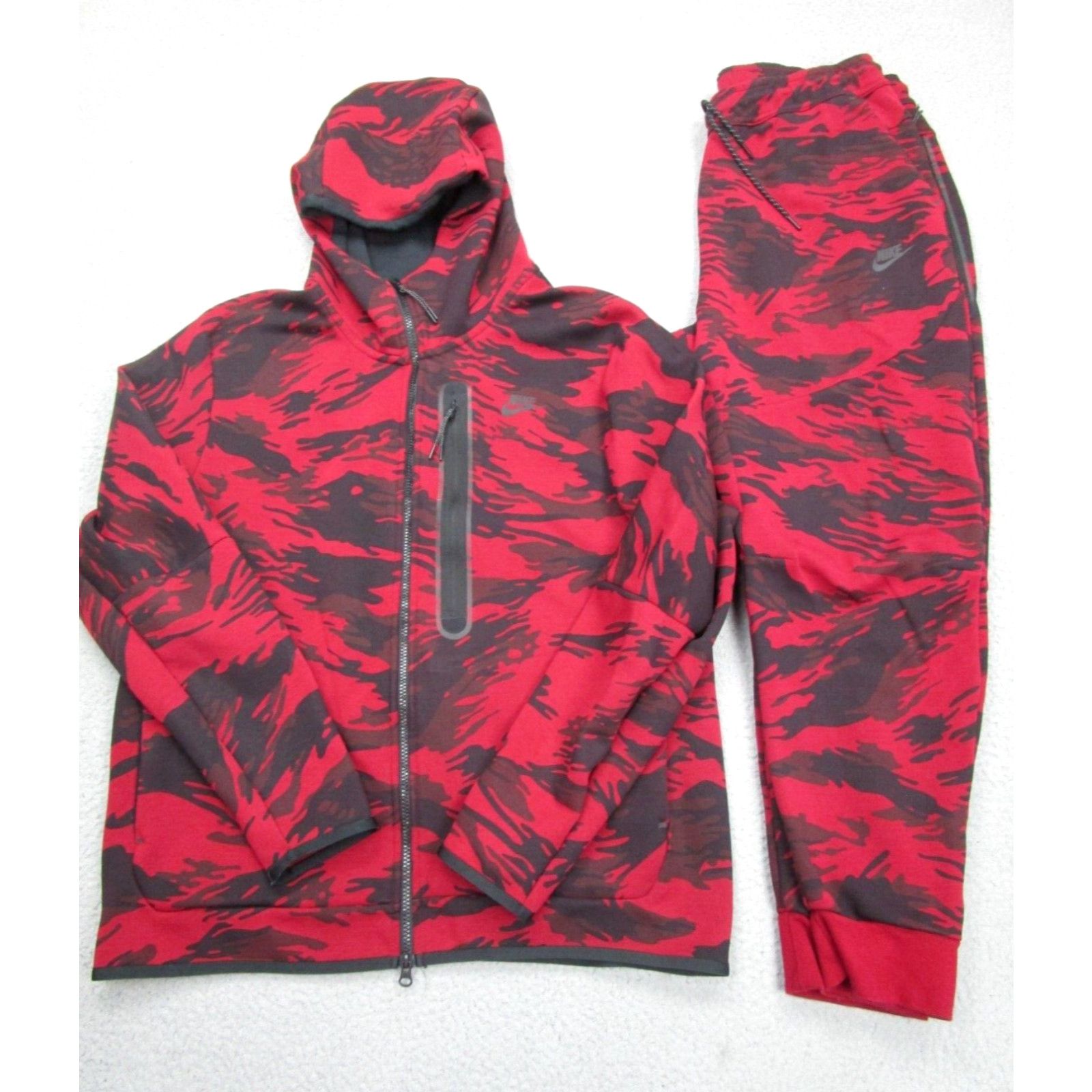 Nike tech fleece camo red hotsell