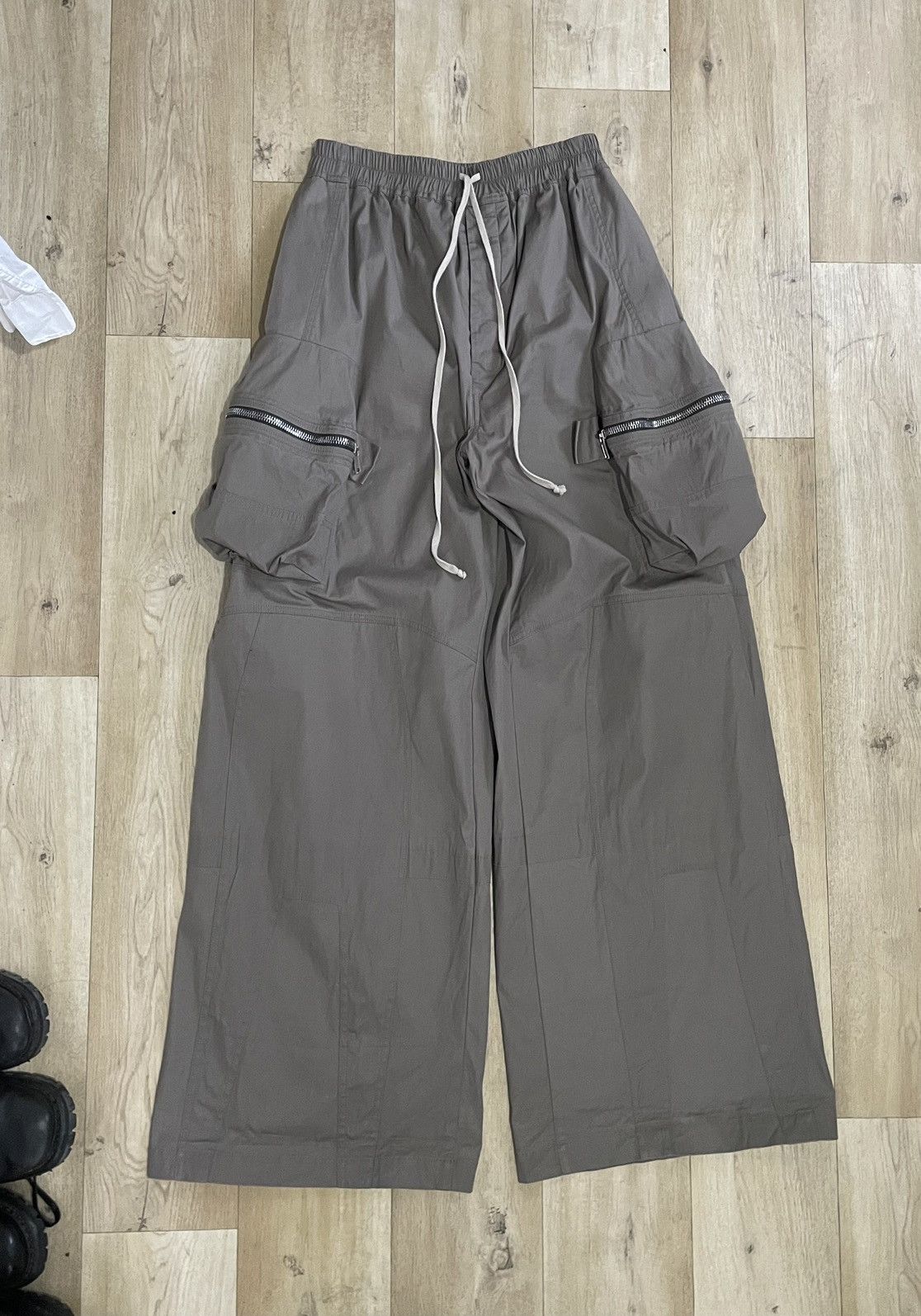image of Rick Owens Size 46 Phlegethon Pannier Cargo Dust in Gray/Green, Men's