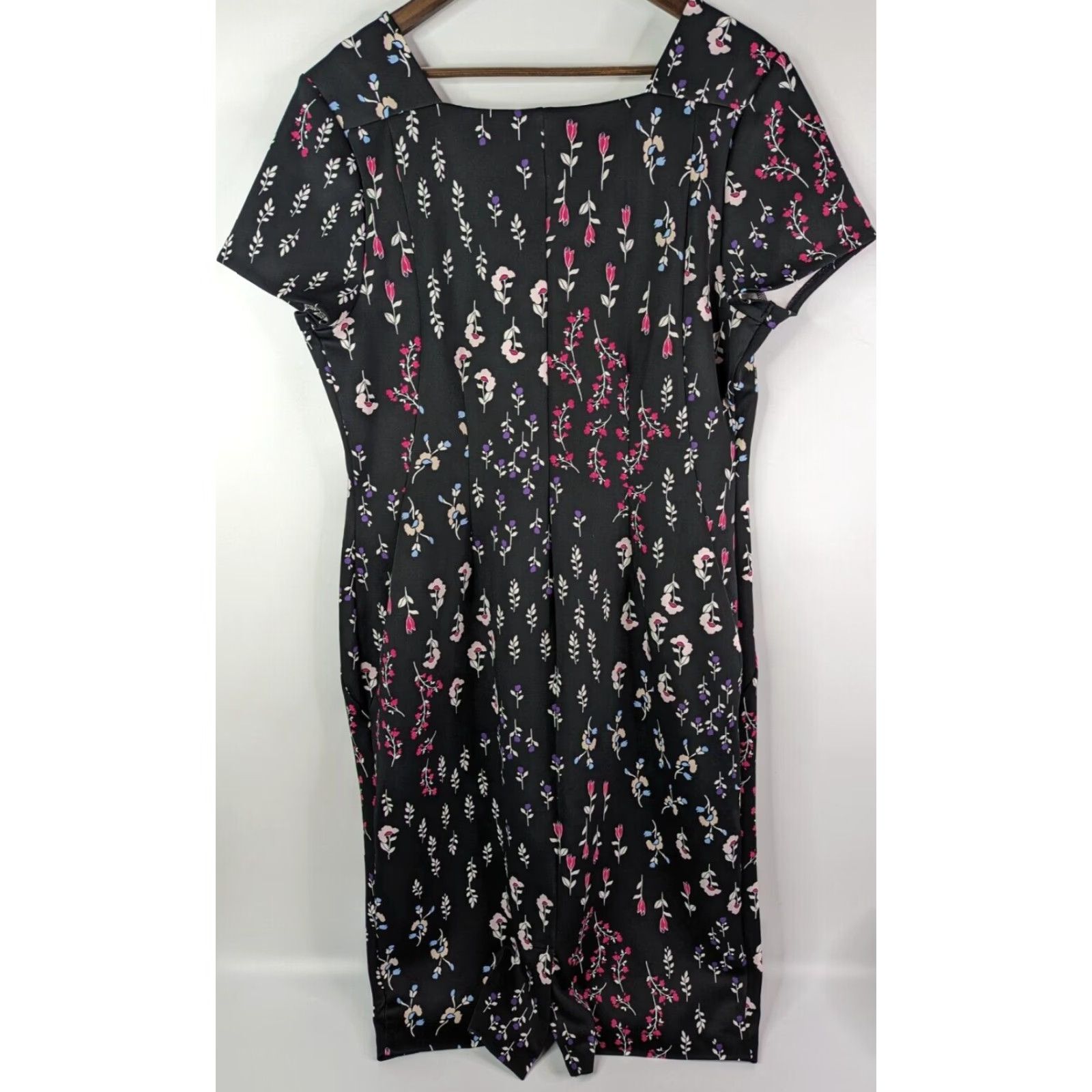 Vintage NWT Lane Bryant Black Floral Dress Short Sleeve V-Neck Slimming Size 18/20 Women Plus Midi Dress Size 40" / US 18 - 3 Thumbnail