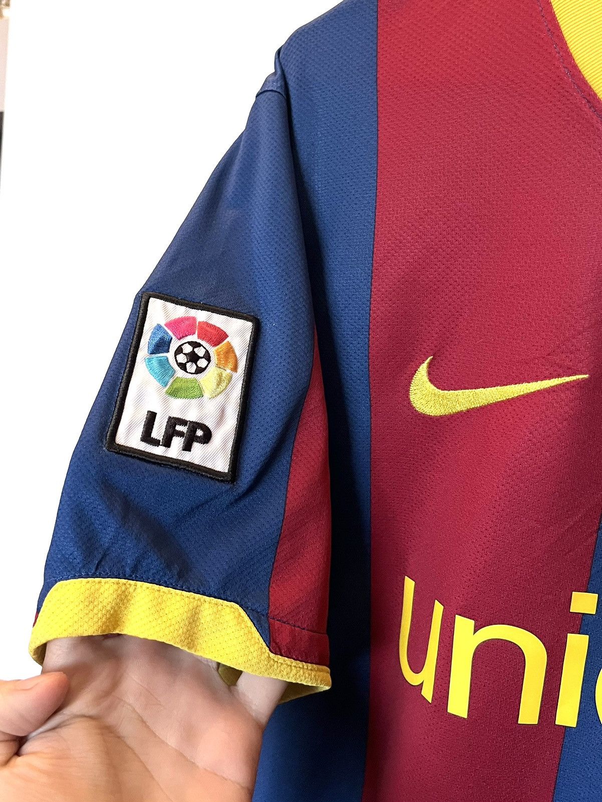 Nike Messi Barcelona 2010 2011 Home Soccer Jersey Shirt M Size US M / EU 48-50 / 2 - 7 Thumbnail